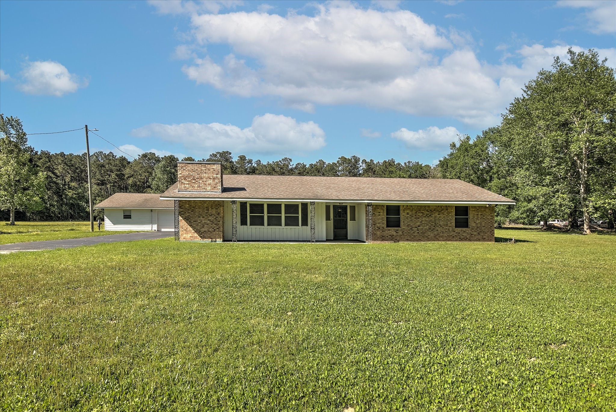 411 County Road 2298 Property Photo