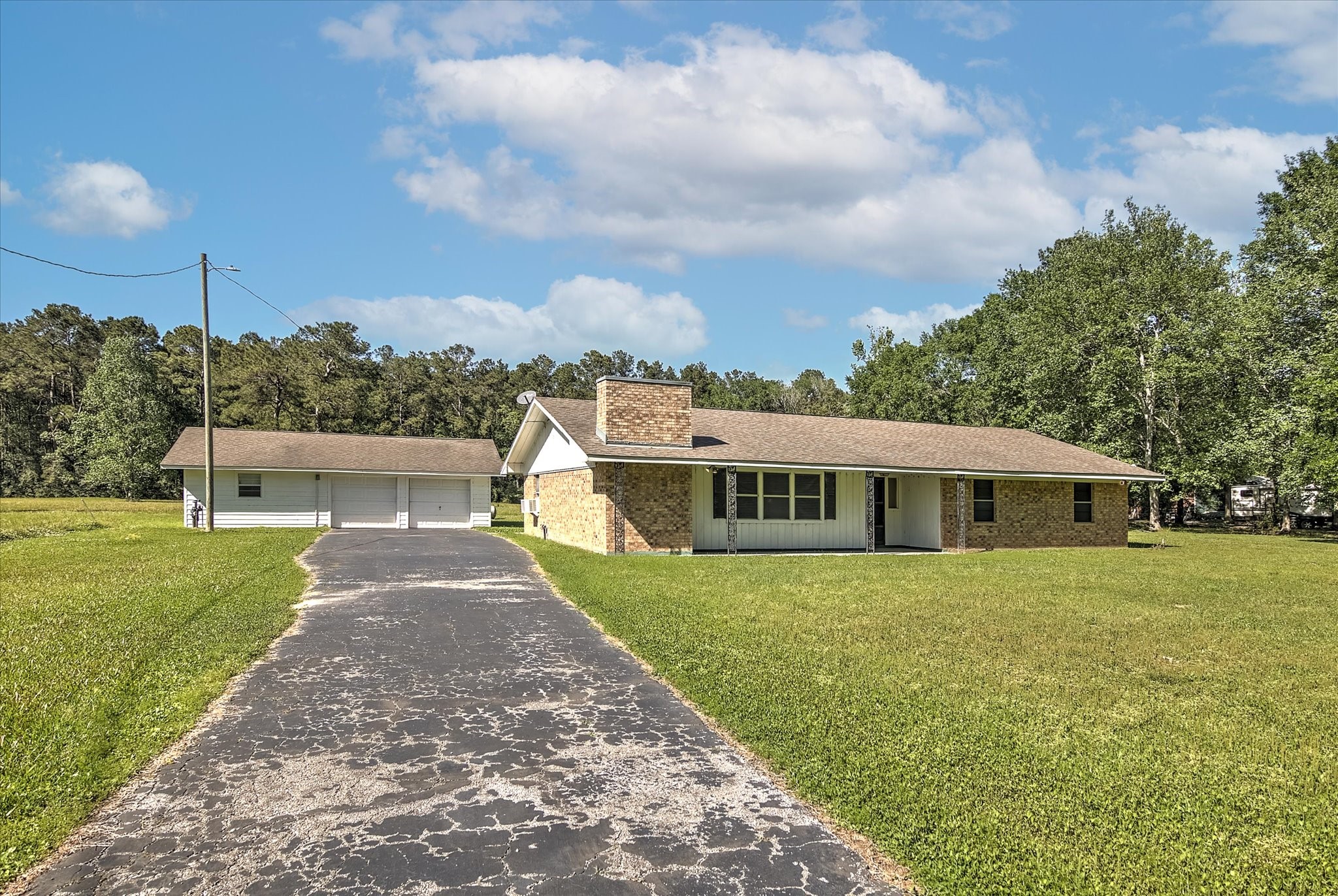 411 County Road 2298 Property Photo 2