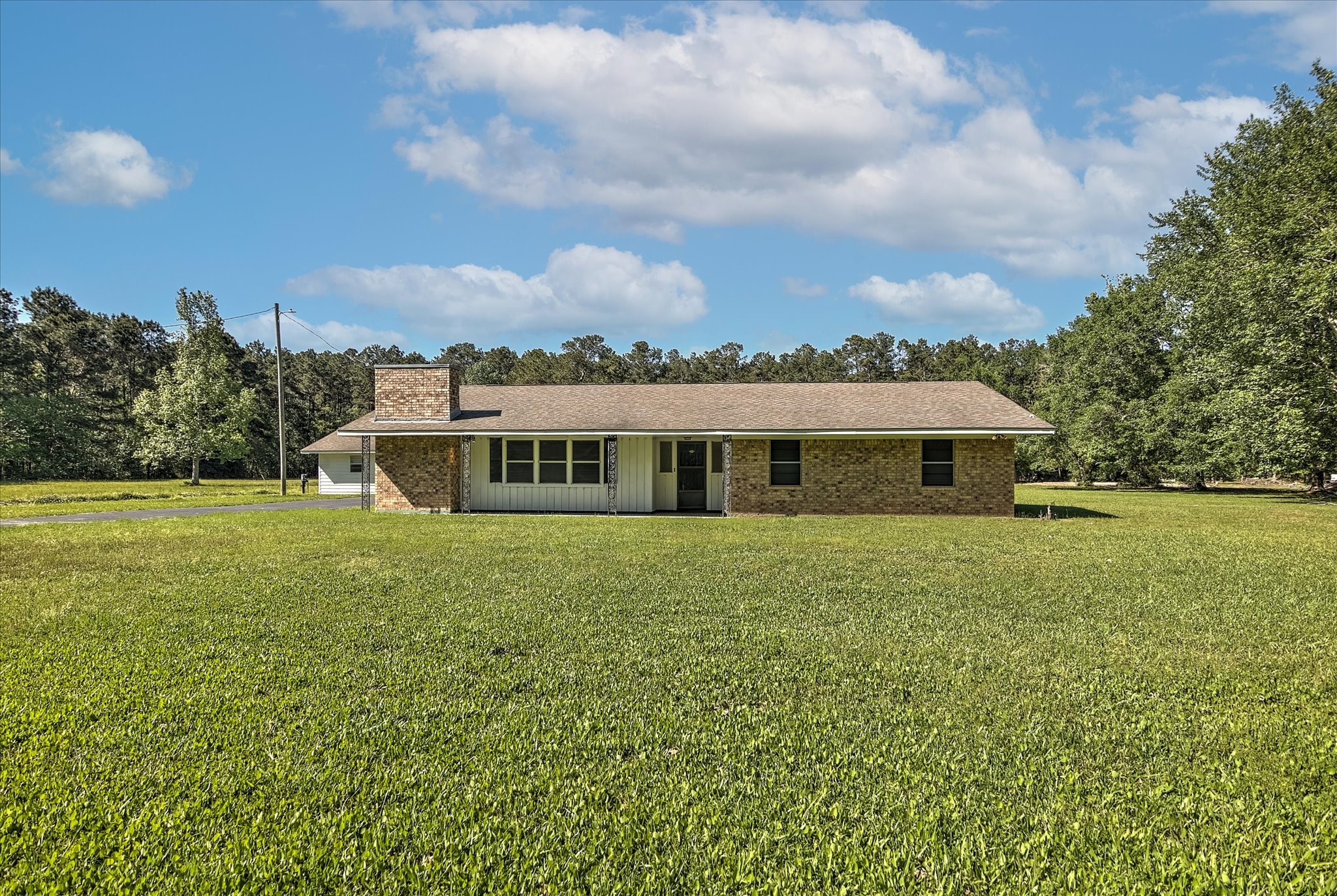 411 County Road 2298 Property Photo 3