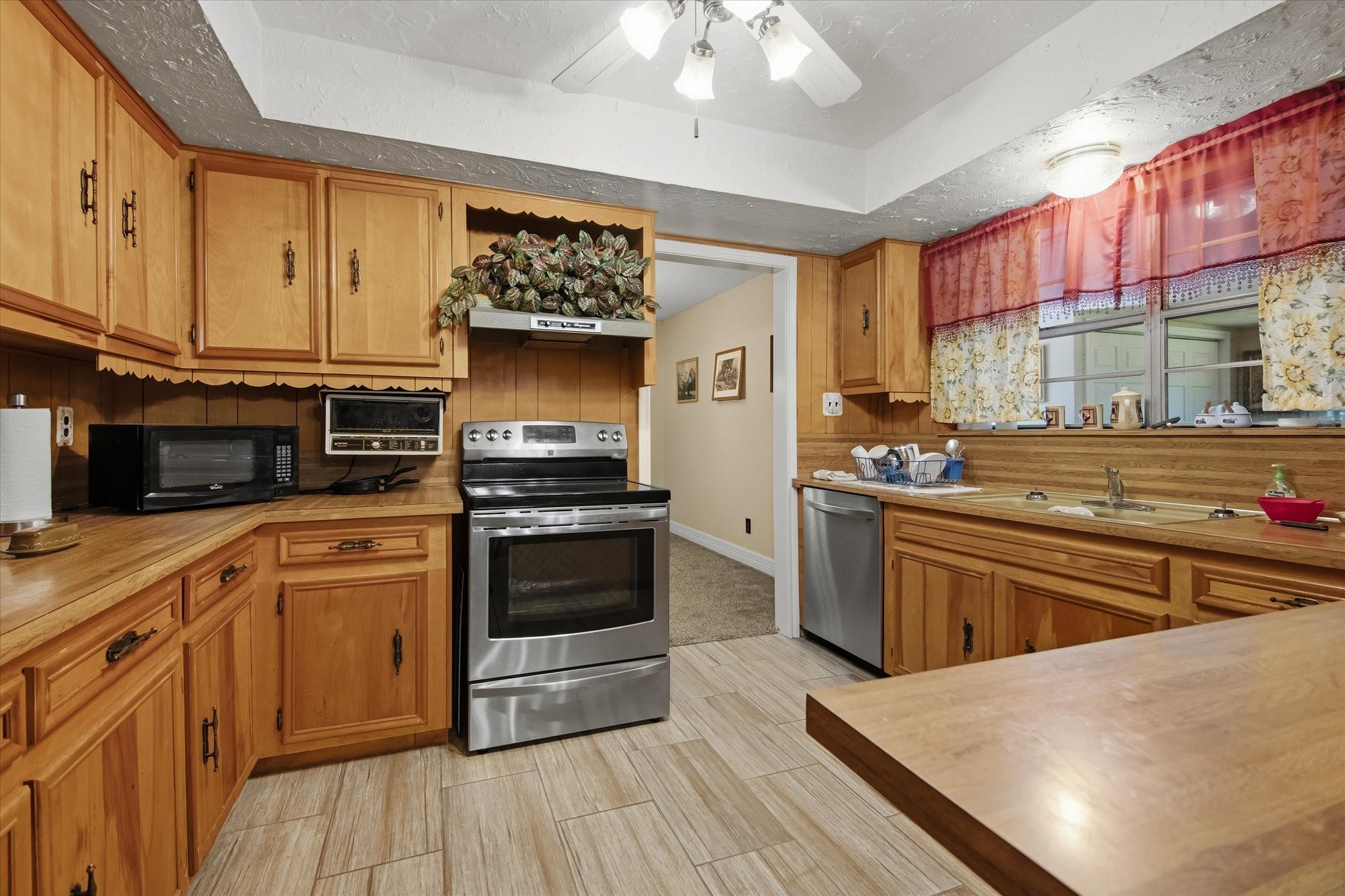 411 County Road 2298 Property Photo 14