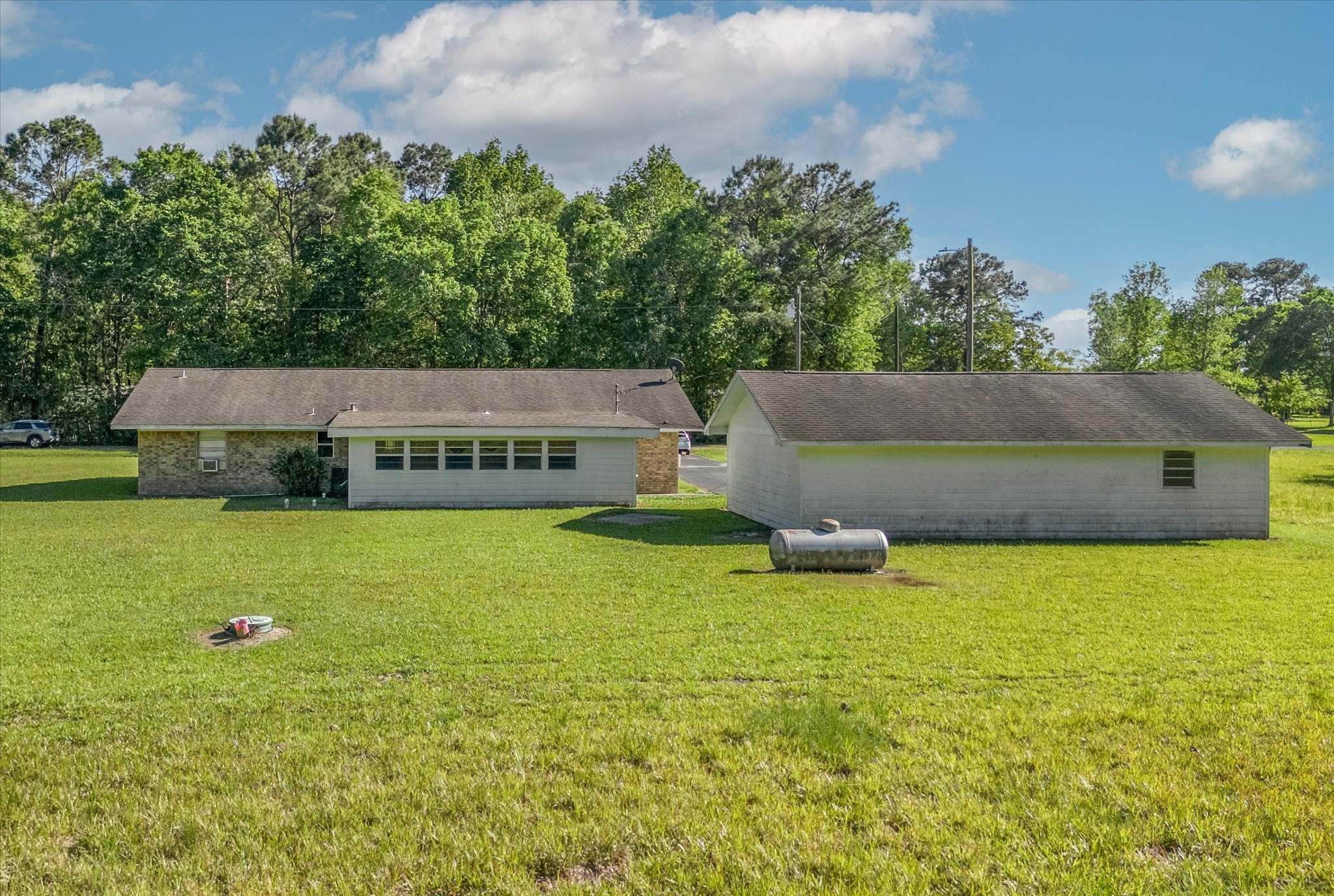 411 County Road 2298 Property Photo 38