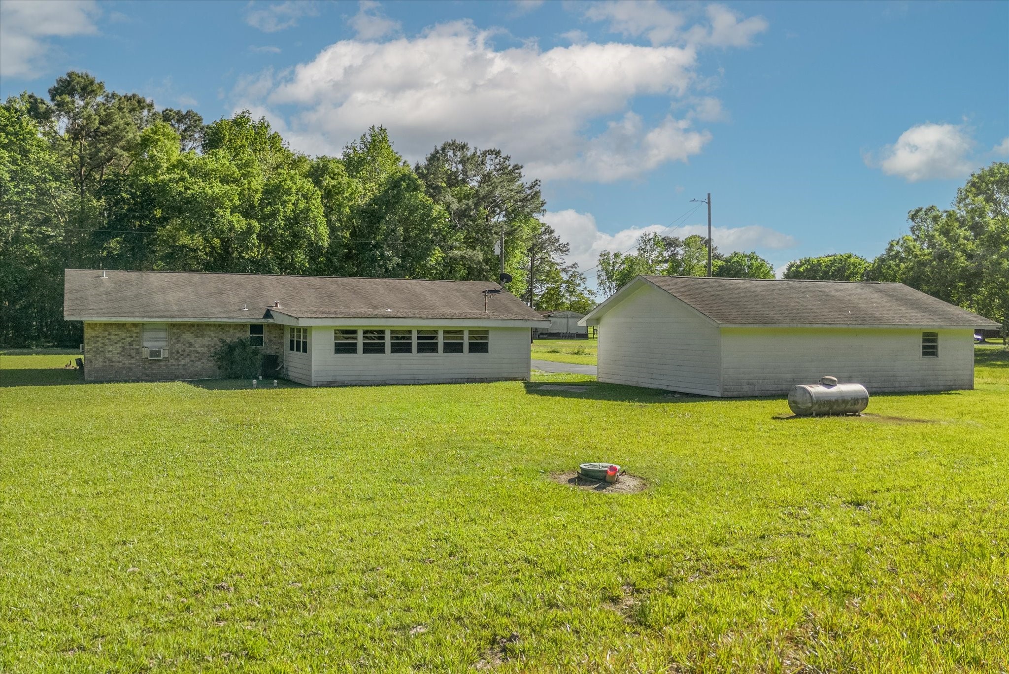 411 County Road 2298 Property Photo 39