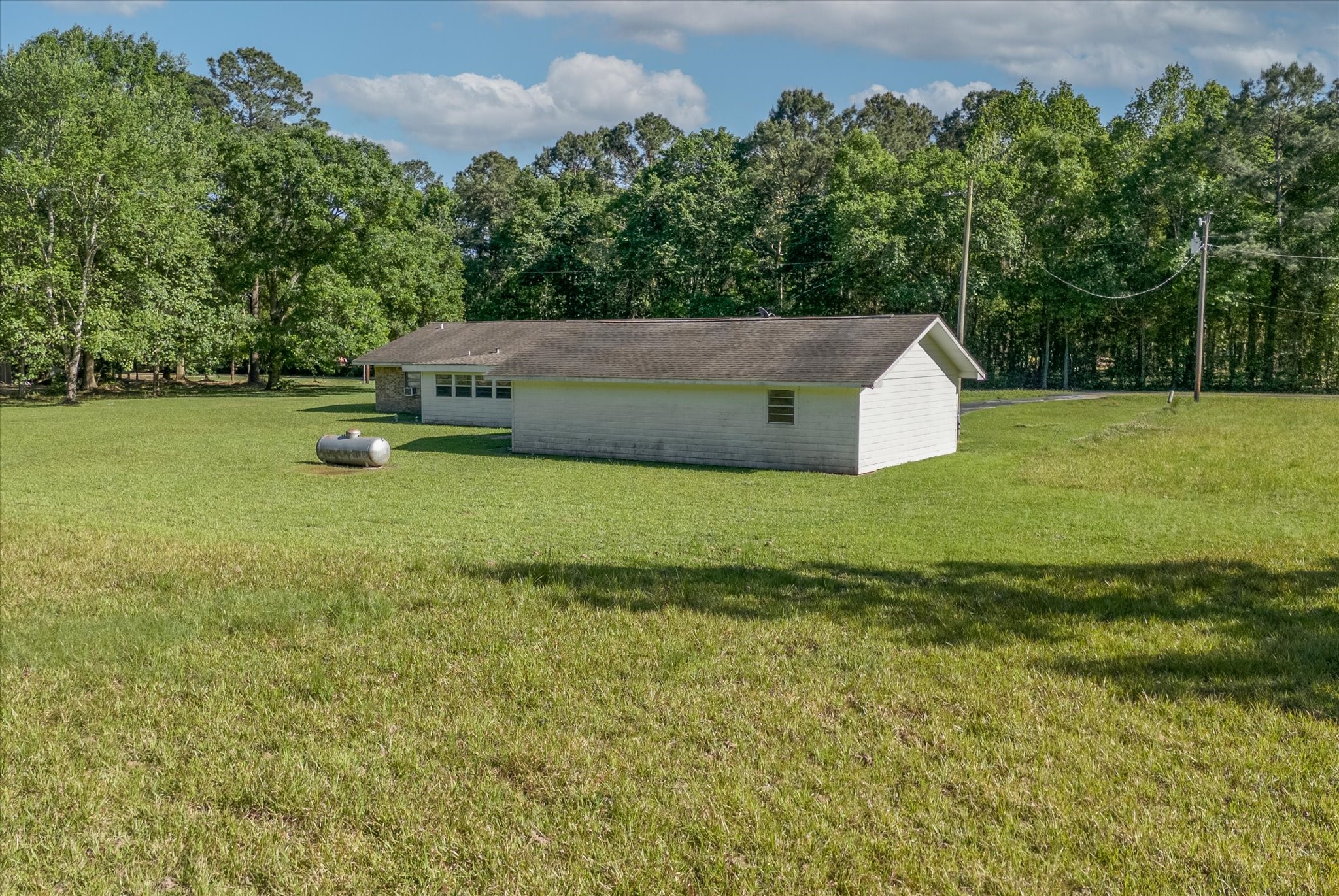 411 County Road 2298 Property Photo 40