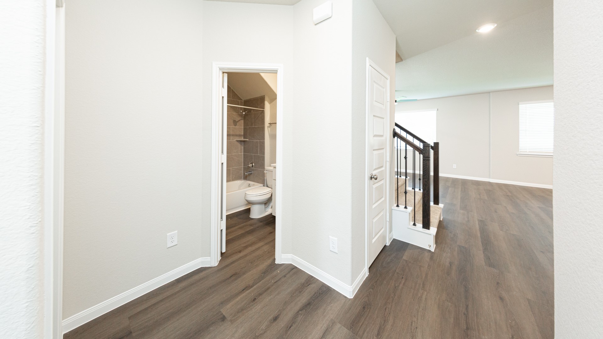 622 Pine View Circle Property Photo 3