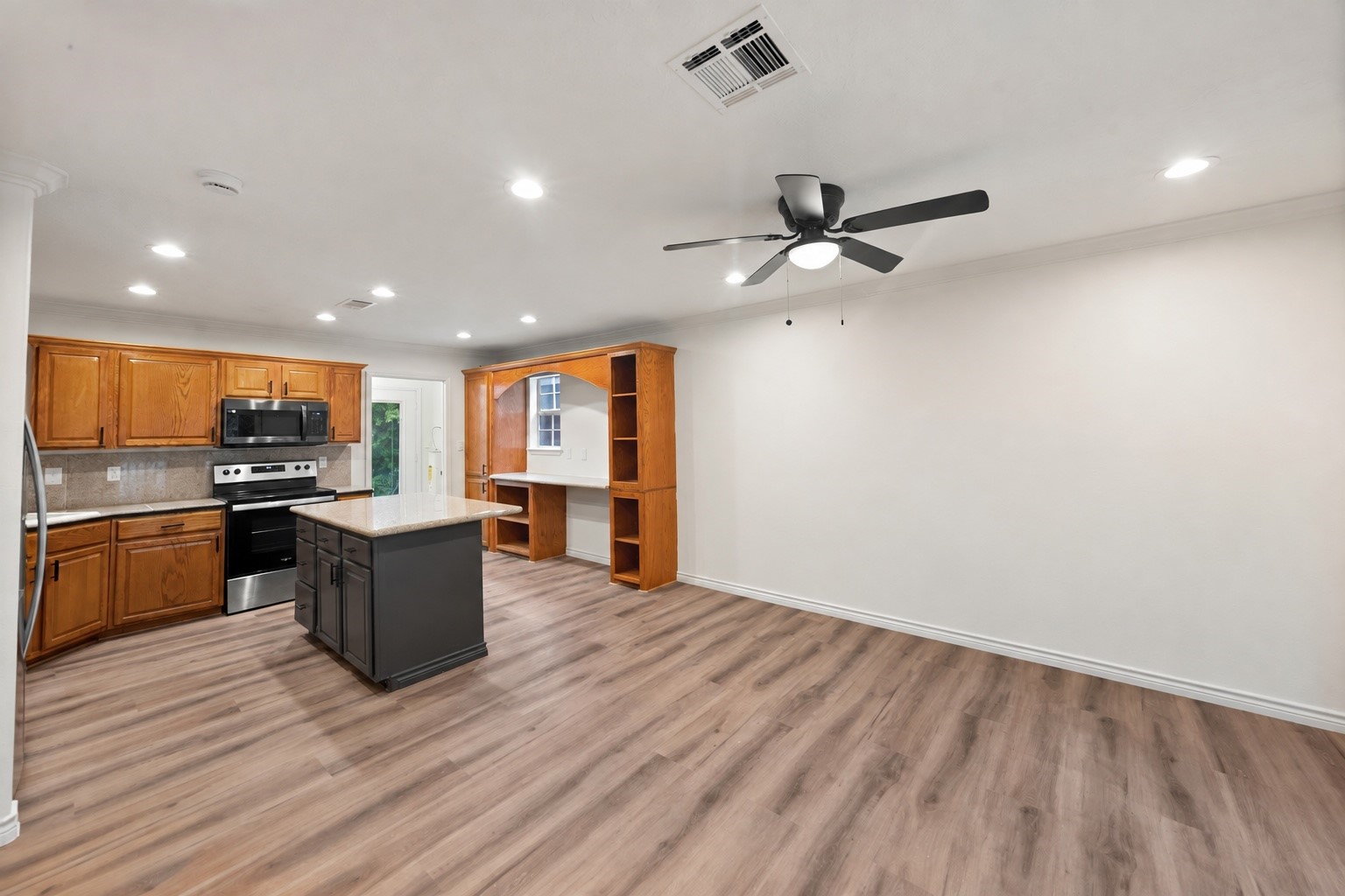 27 Deerfield Road Property Photo 4