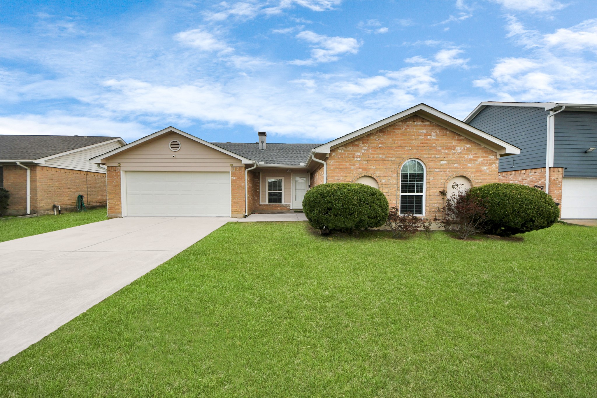 12543 La Rochelle Drive Property Photo 2