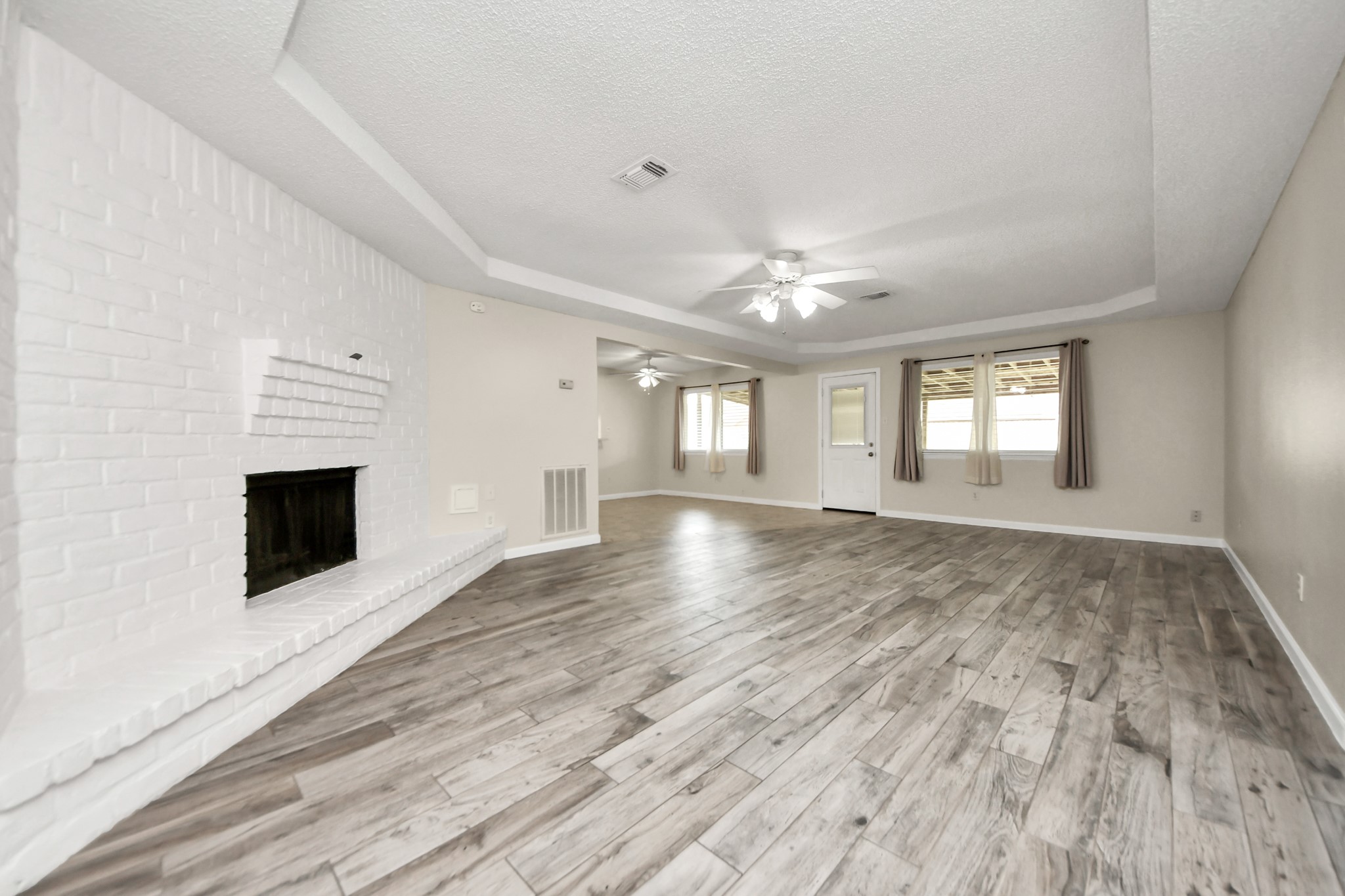 12543 La Rochelle Drive Property Photo 4