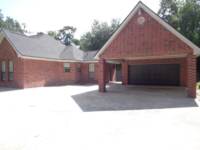 21722 Tophill Drive Property Photo 3
