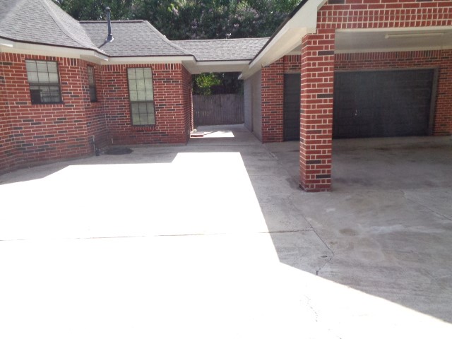 21722 Tophill Drive Property Photo 4