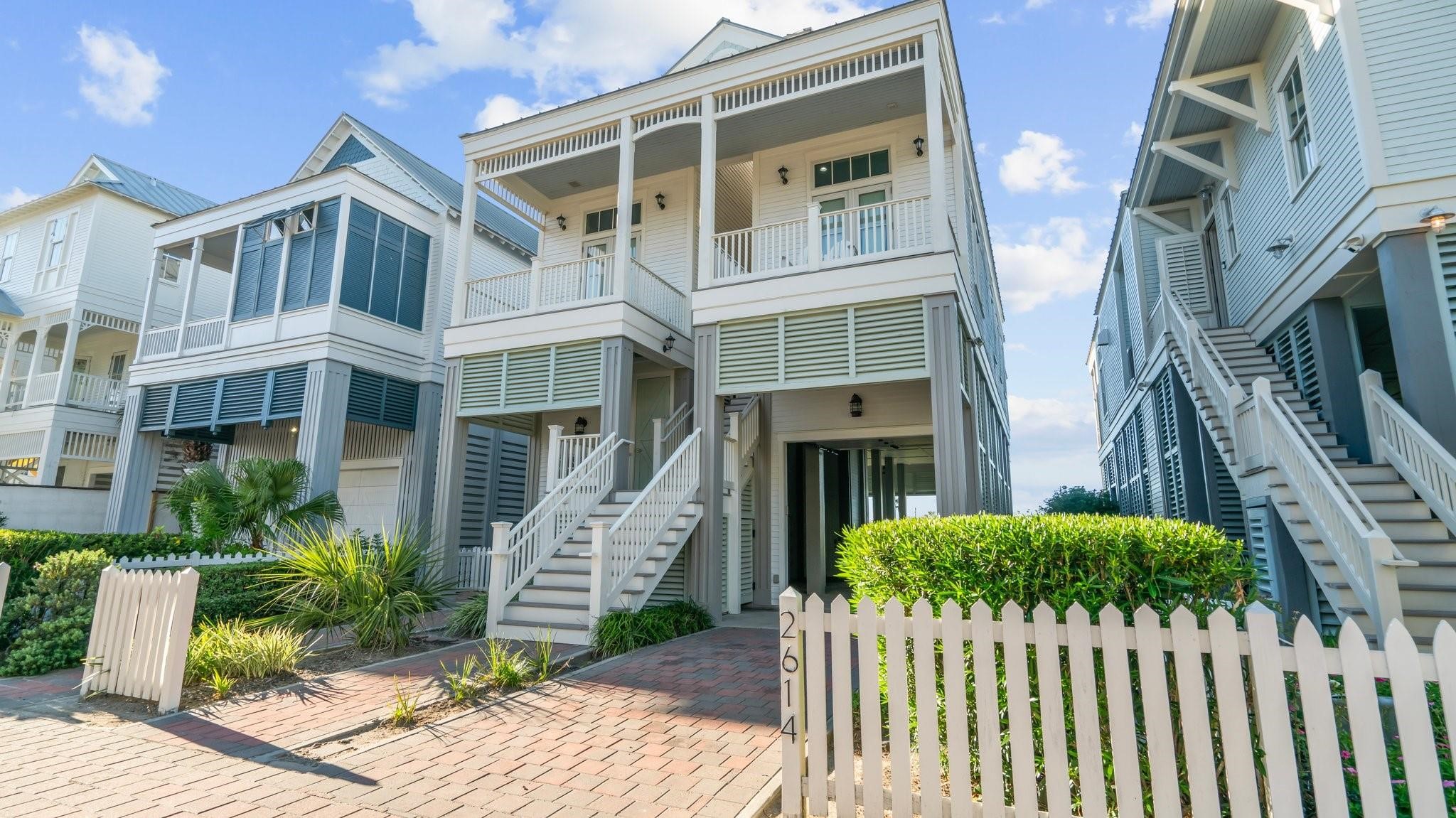 2614 E Seaside Drive Property Photo 2