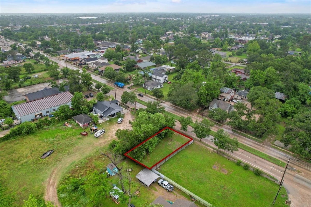 2422 E Crosstimbers Street Property Photo 8