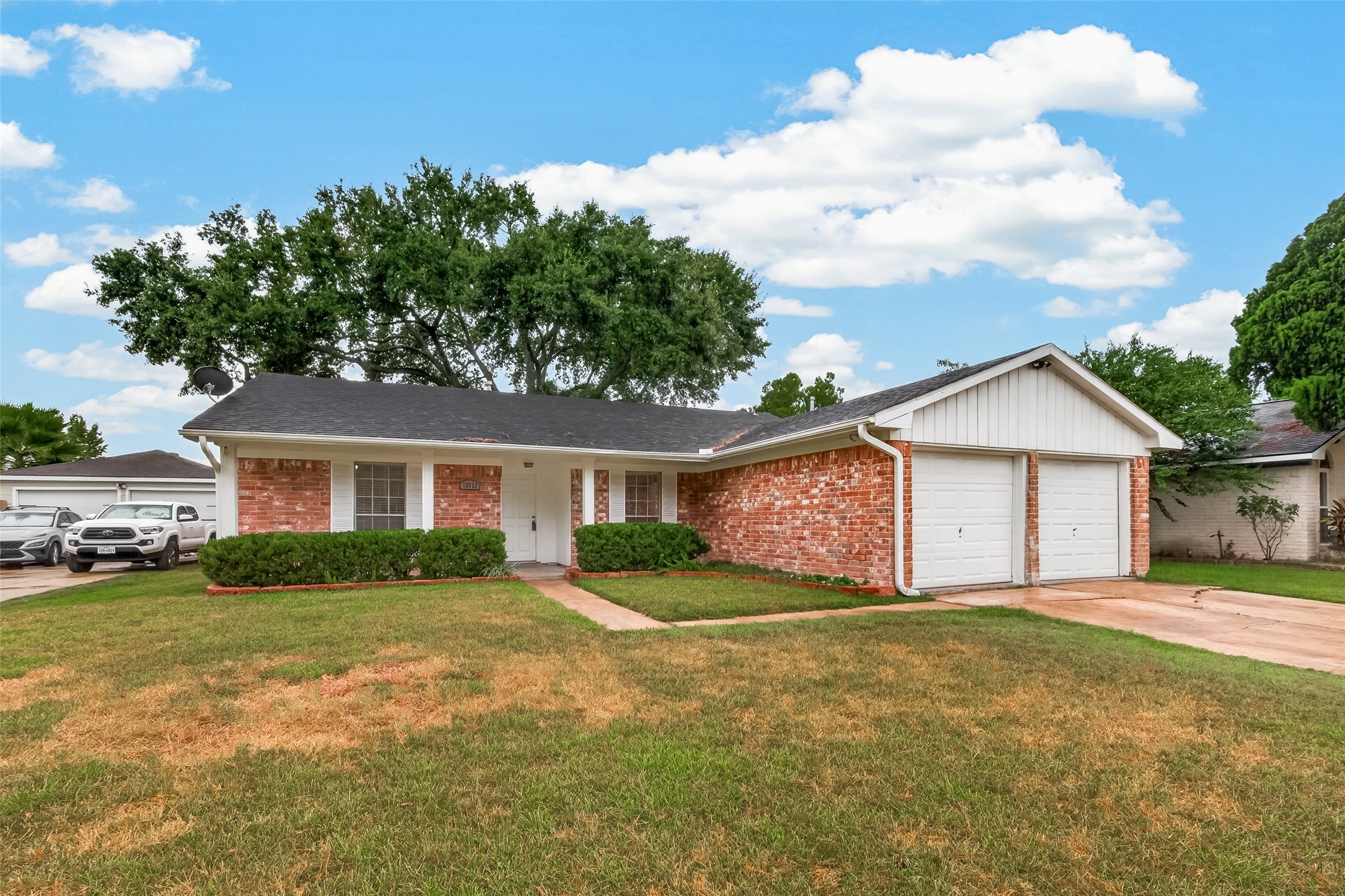 12523 Hunting Briar Drive Property Photo 2
