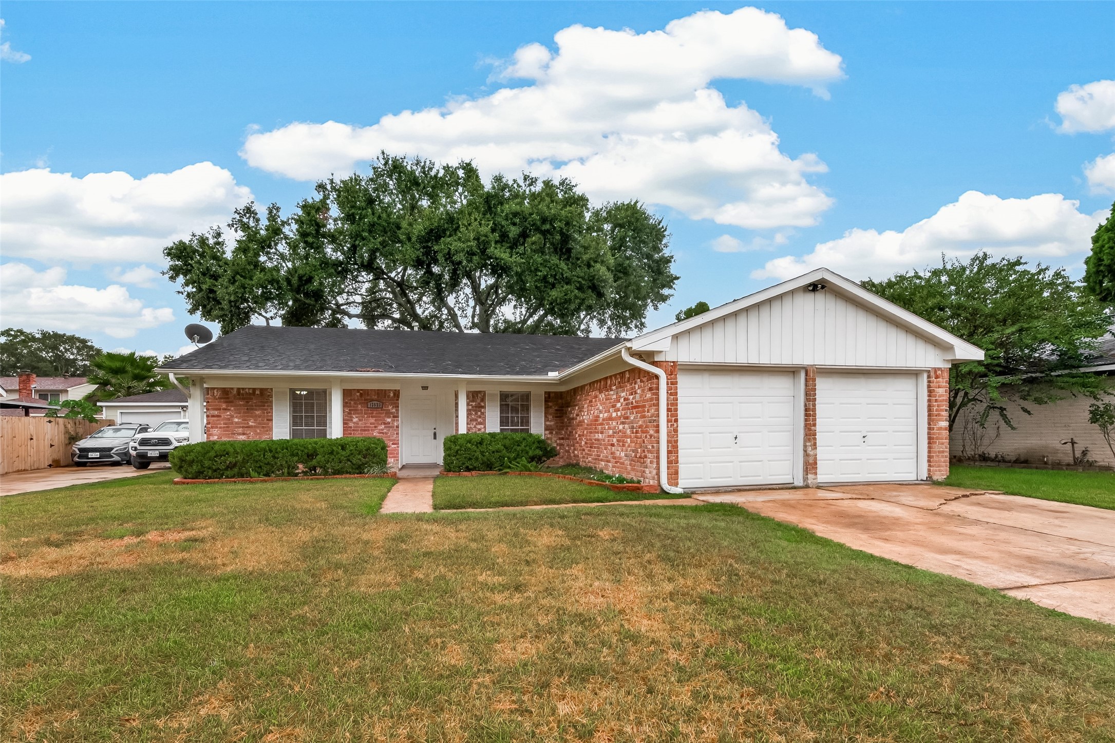12523 Hunting Briar Drive Property Photo 3