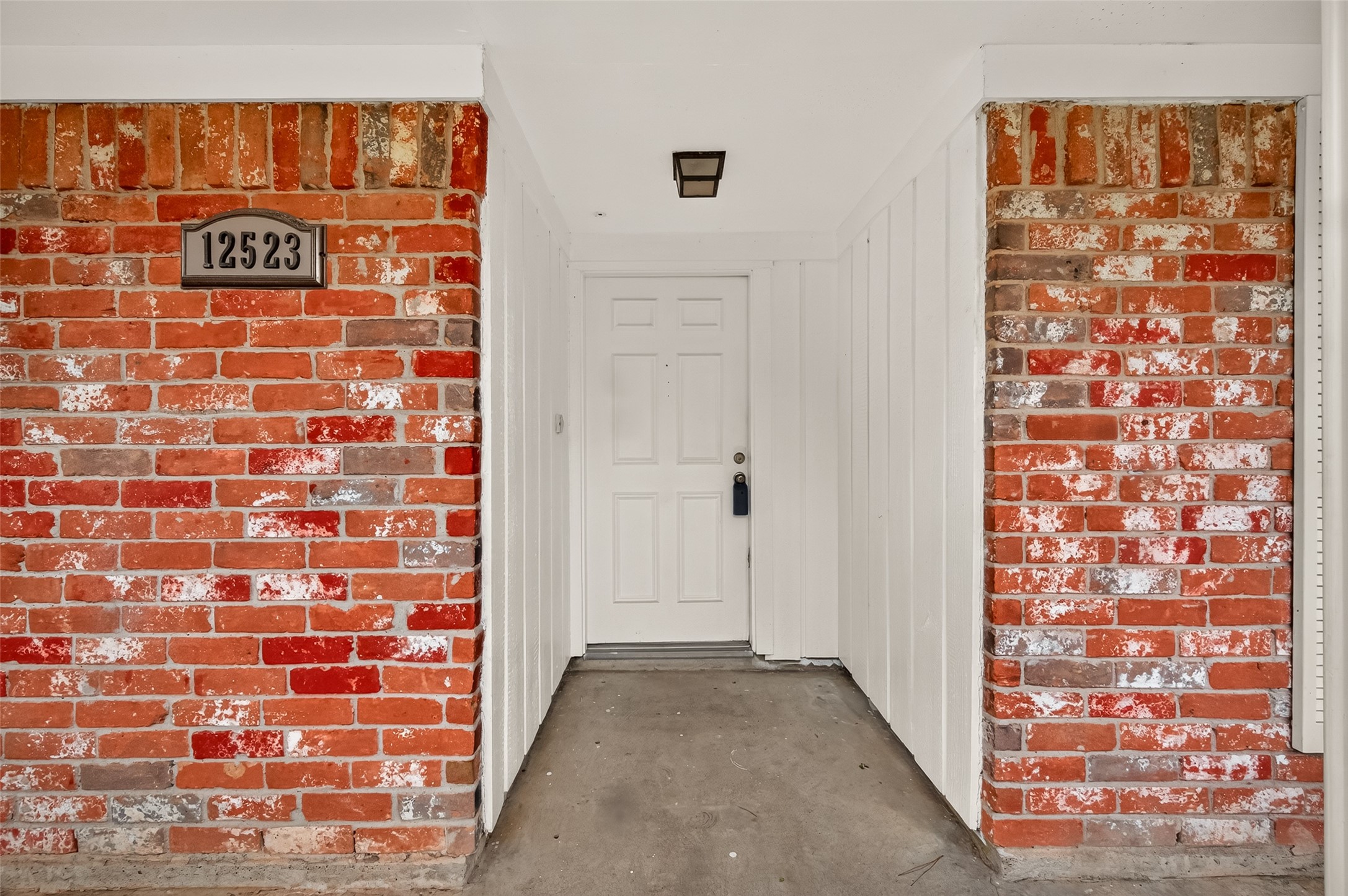 12523 Hunting Briar Drive Property Photo 5