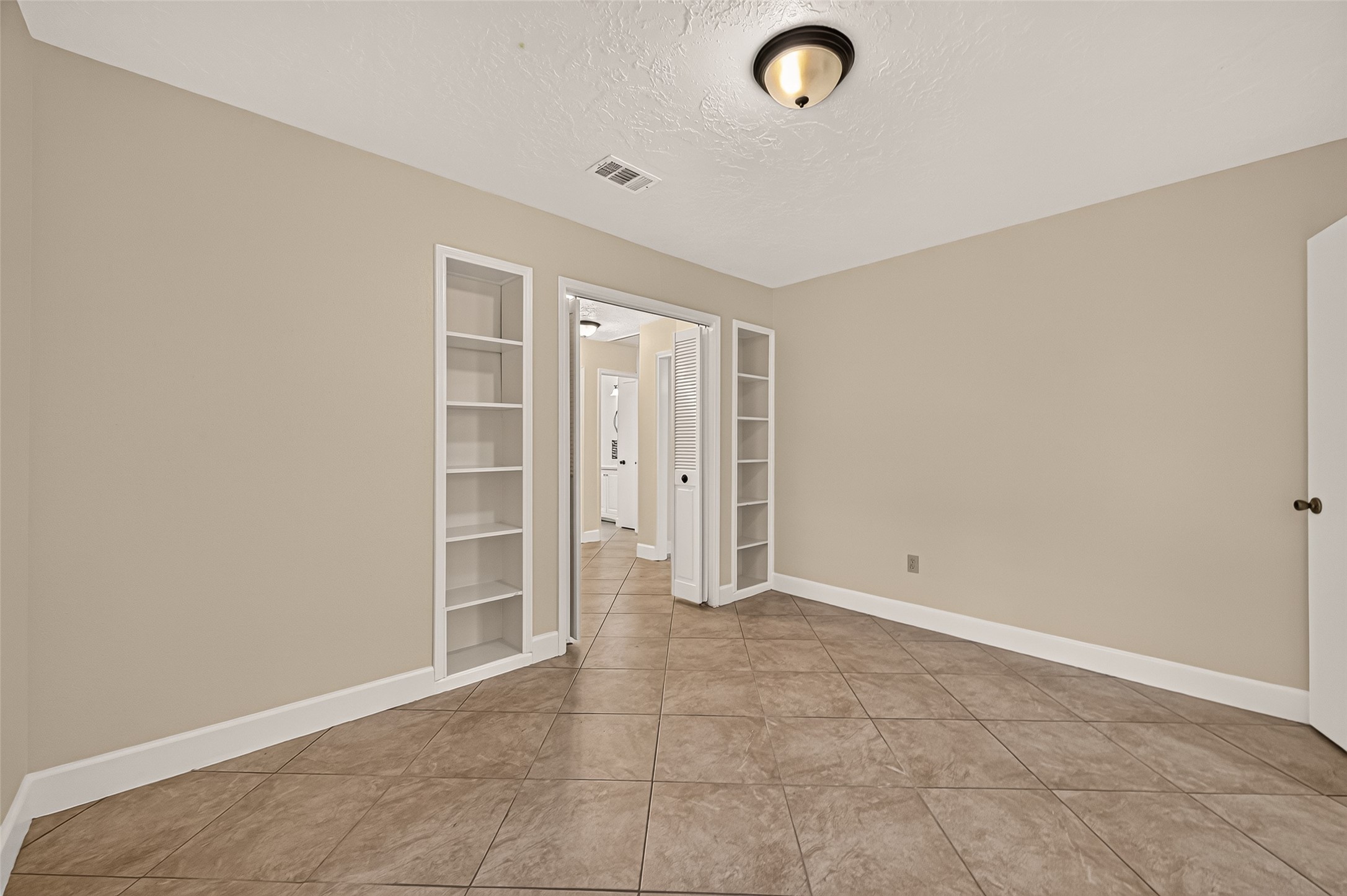 12523 Hunting Briar Drive Property Photo 8