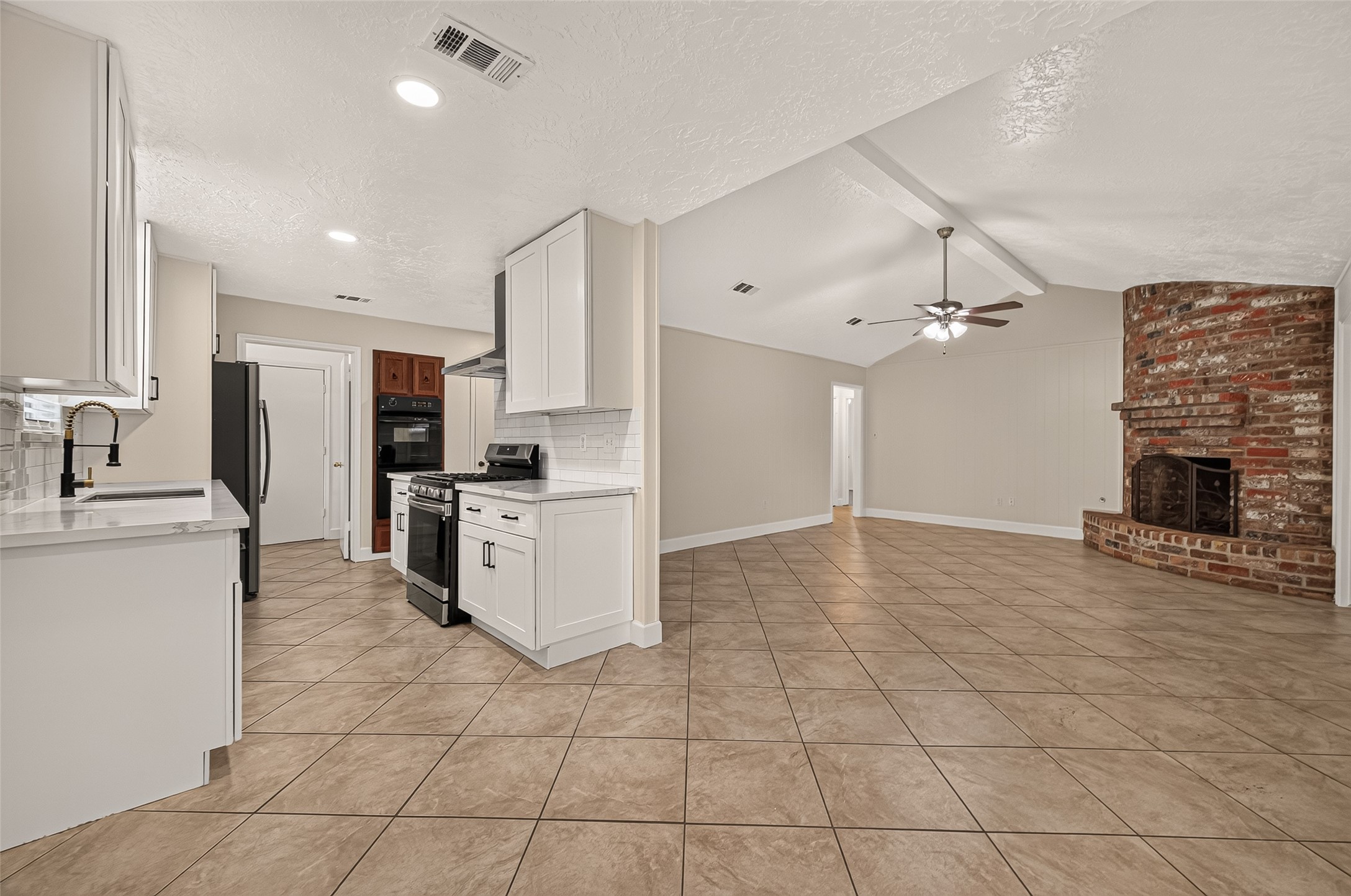 12523 Hunting Briar Drive Property Photo 13