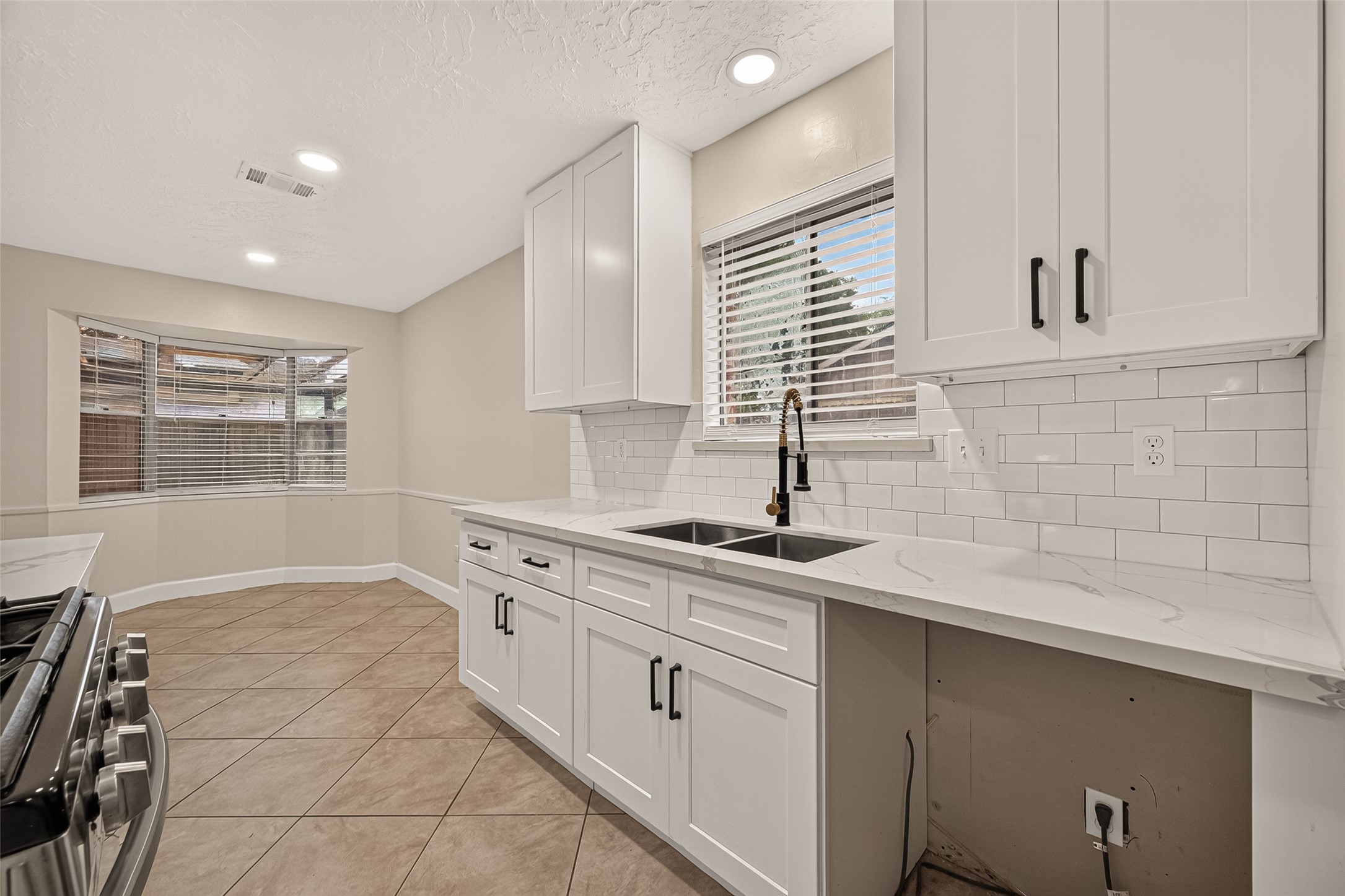 12523 Hunting Briar Drive Property Photo 15
