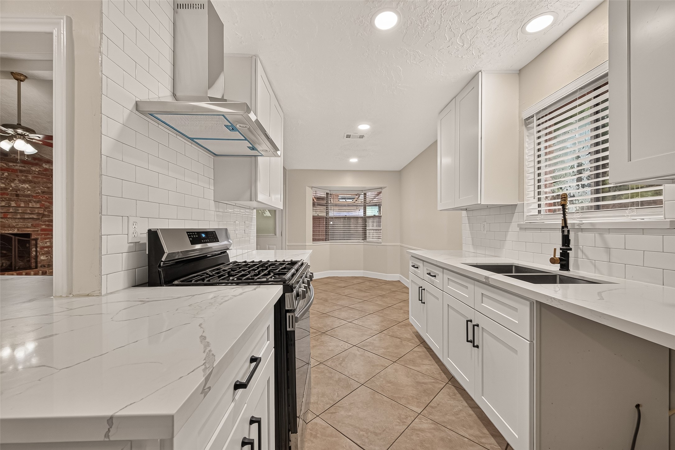 12523 Hunting Briar Drive Property Photo 16