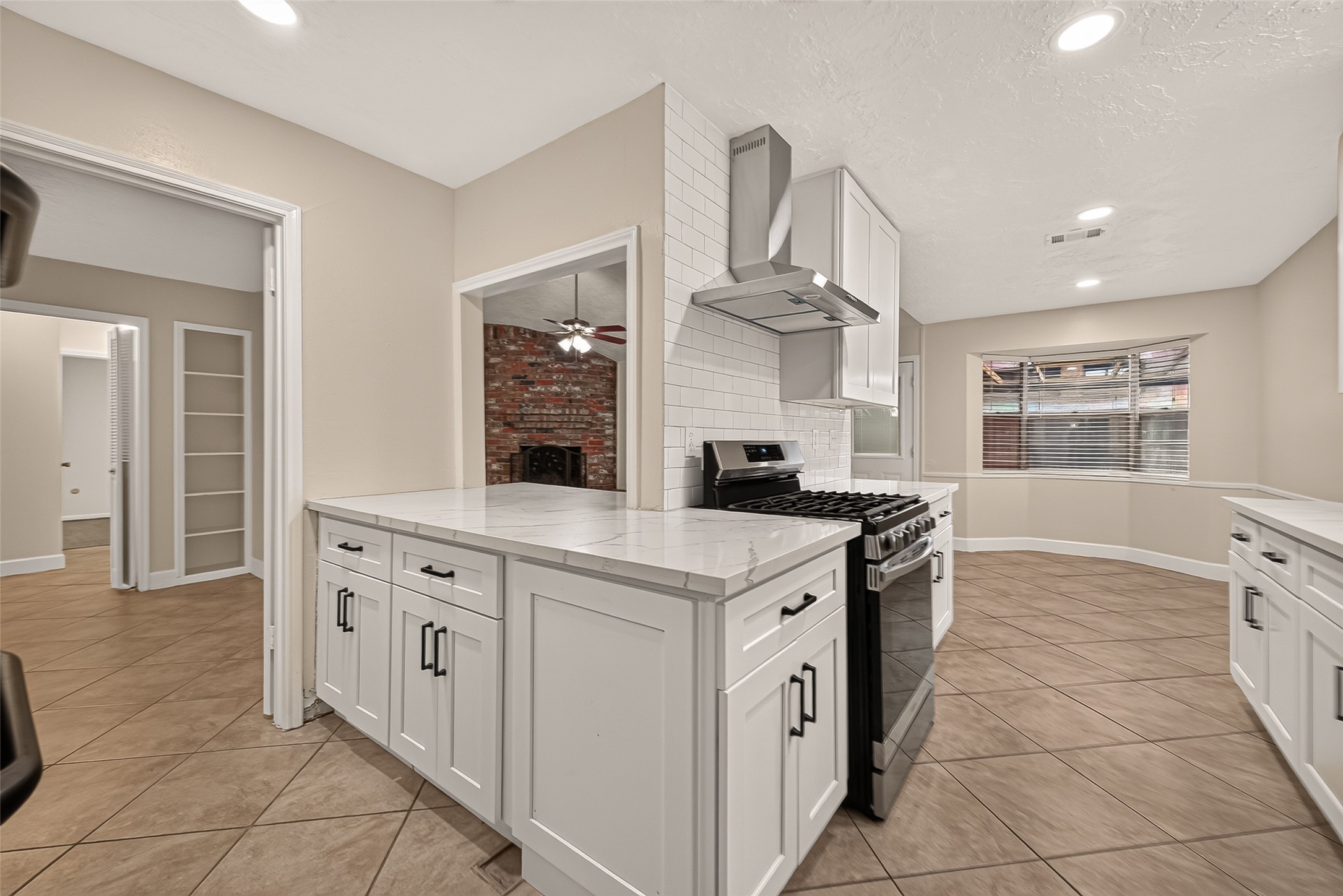 12523 Hunting Briar Drive Property Photo 17