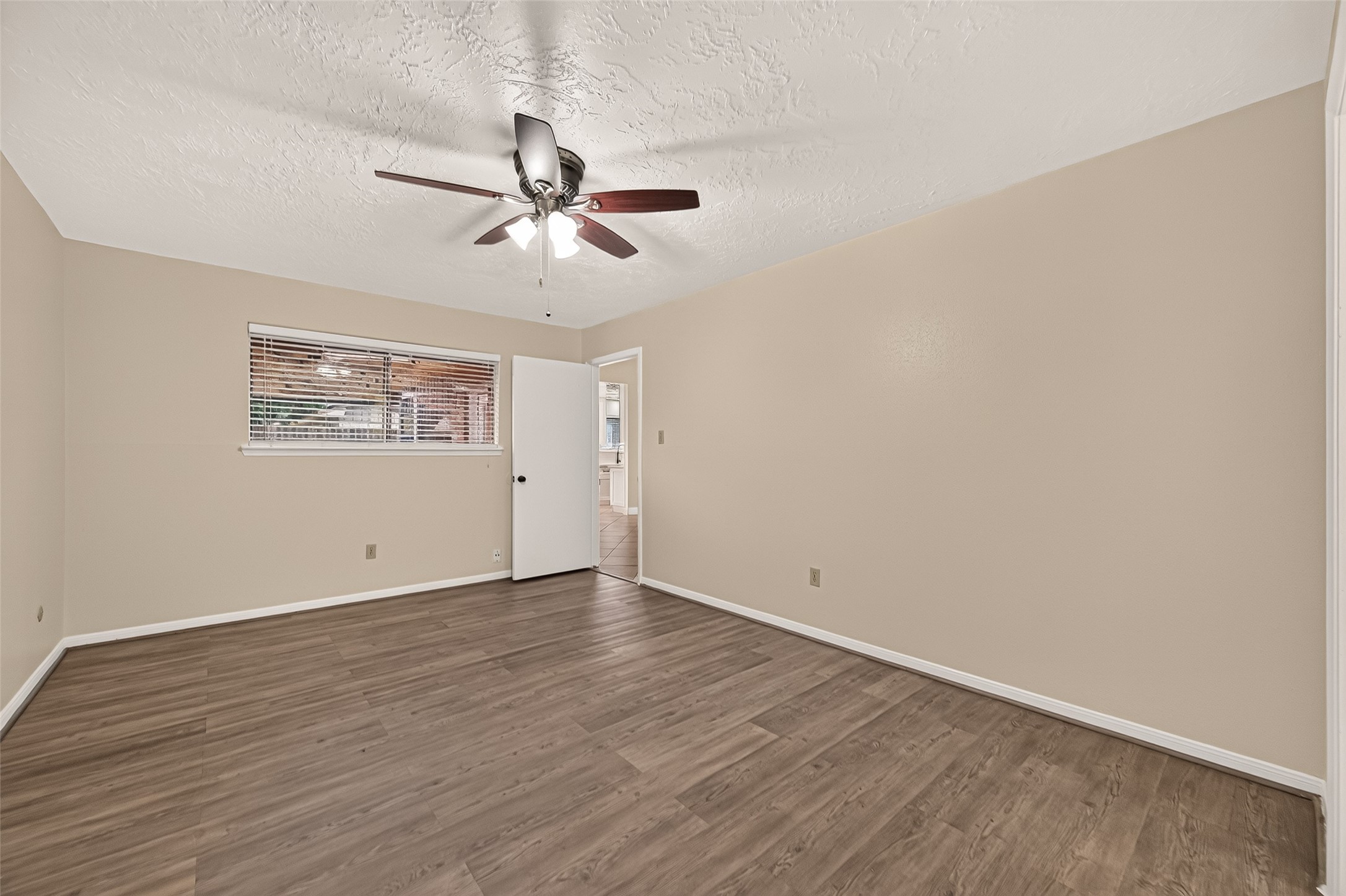 12523 Hunting Briar Drive Property Photo 28