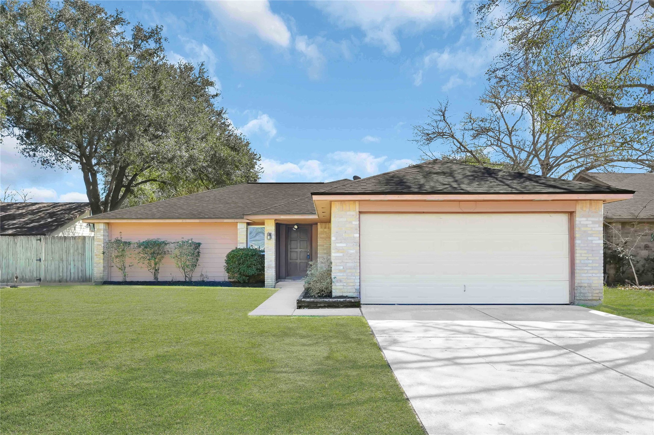 22031 Pearl Lake Drive Property Photo