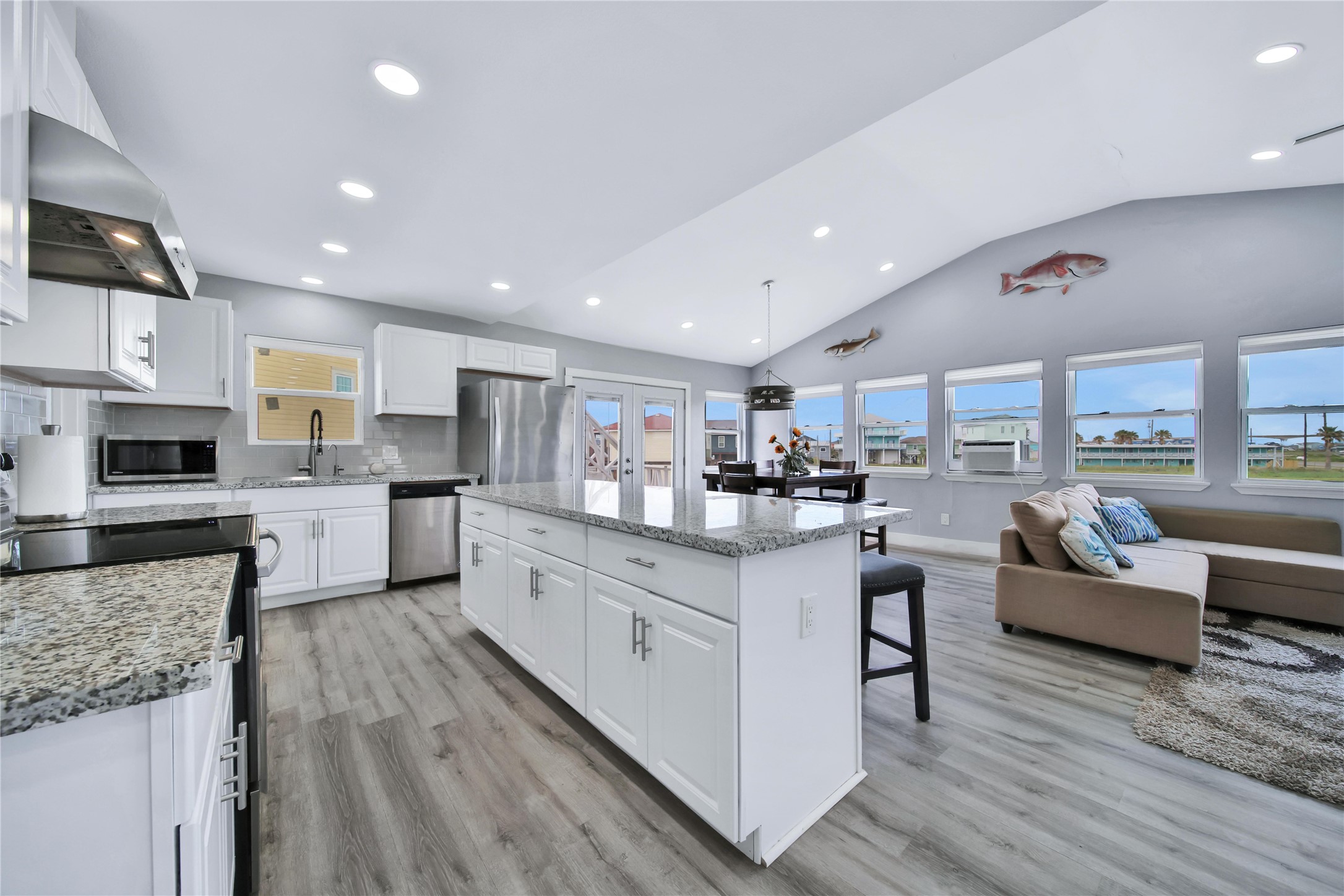 600 Blue Water Highway Property Photo 11