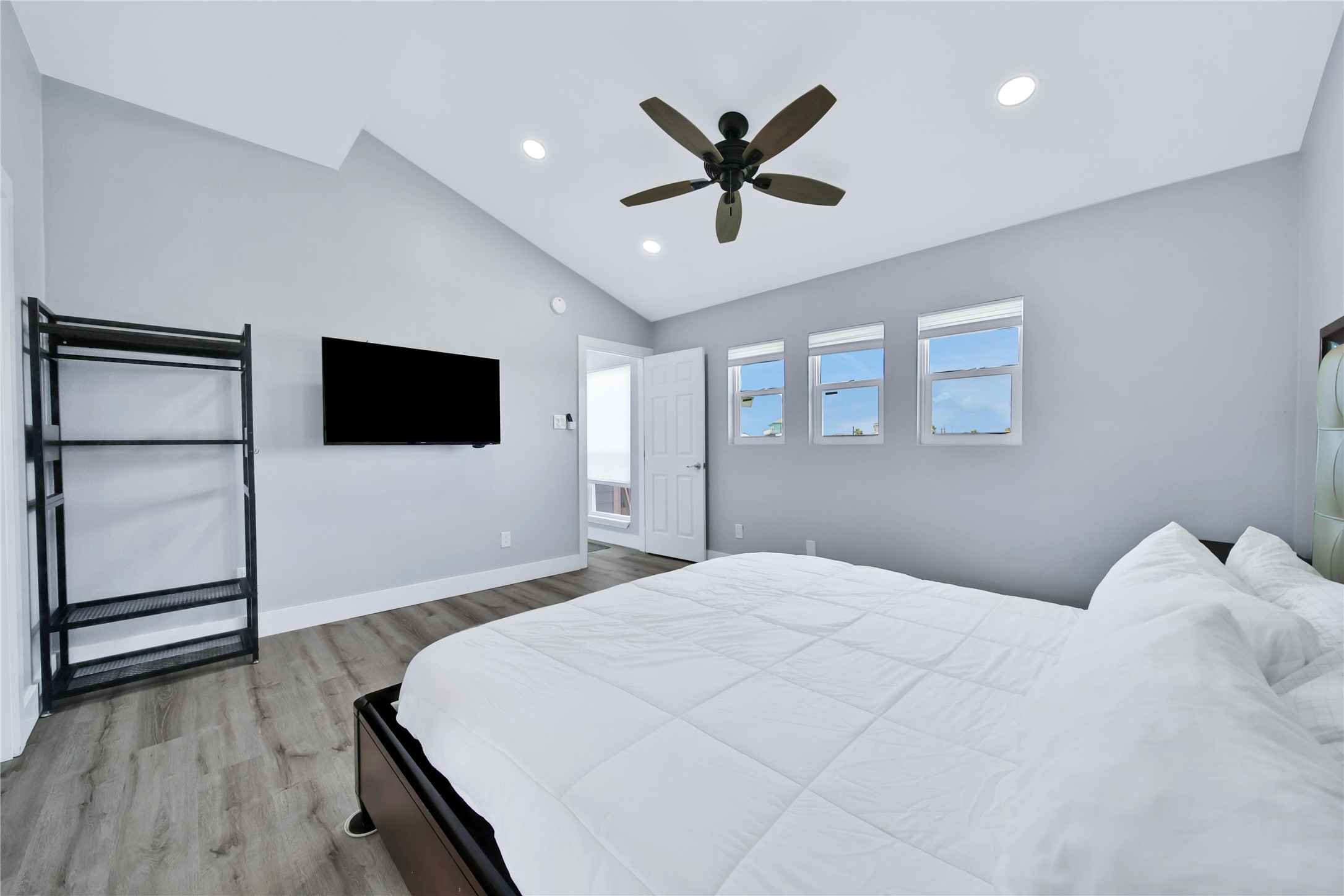 600 Blue Water Highway Property Photo 24