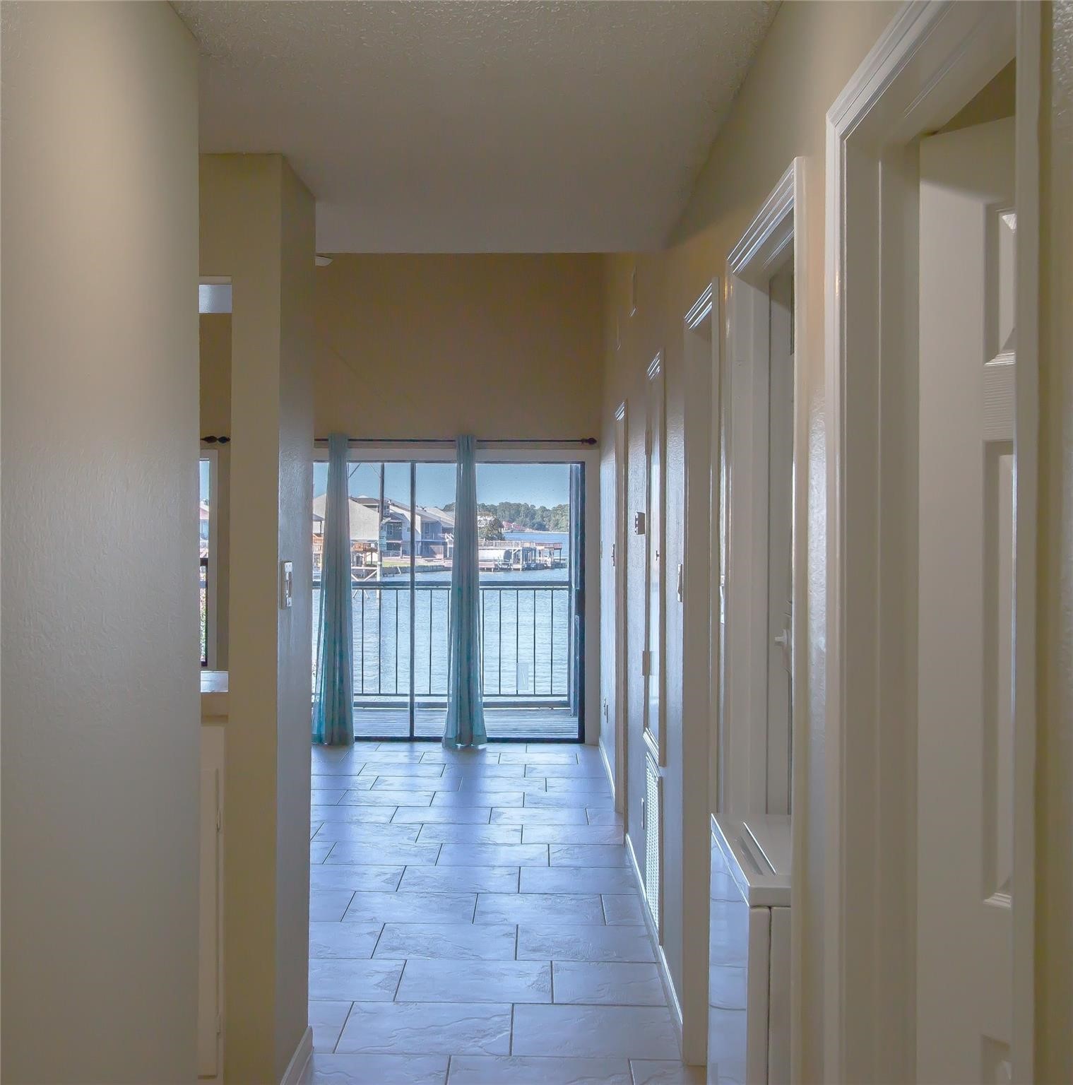 202 Lakeview Terrace H Property Photo 5