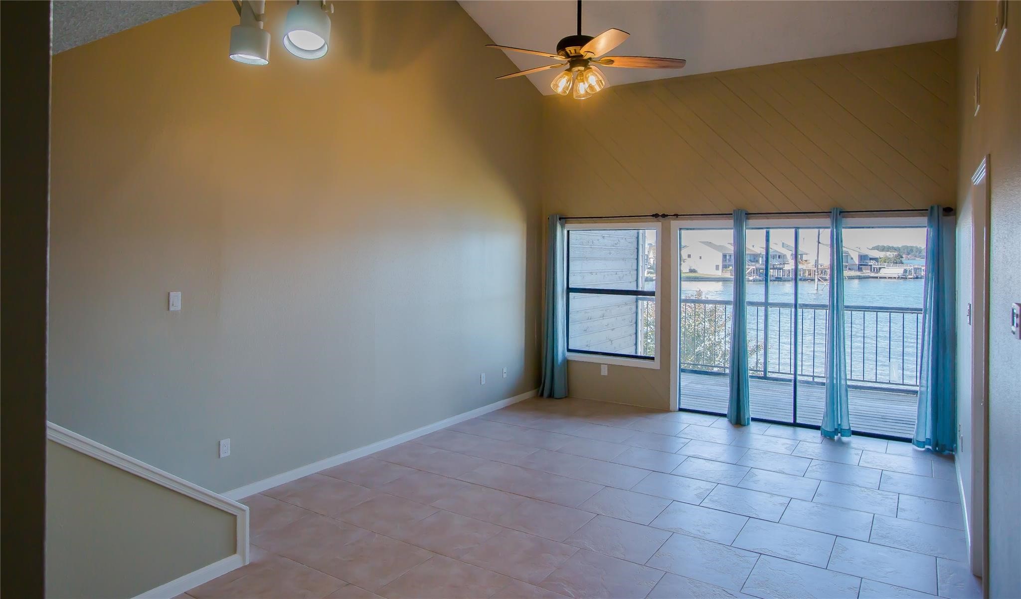 202 Lakeview Terrace H Property Photo 6