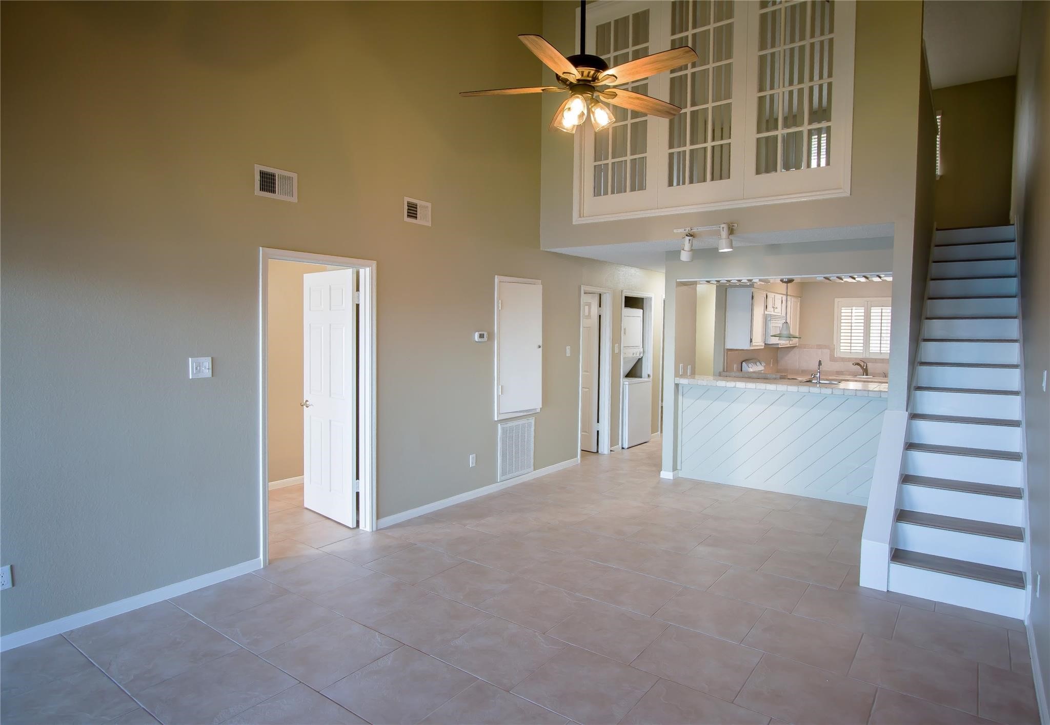 202 Lakeview Terrace H Property Photo 9