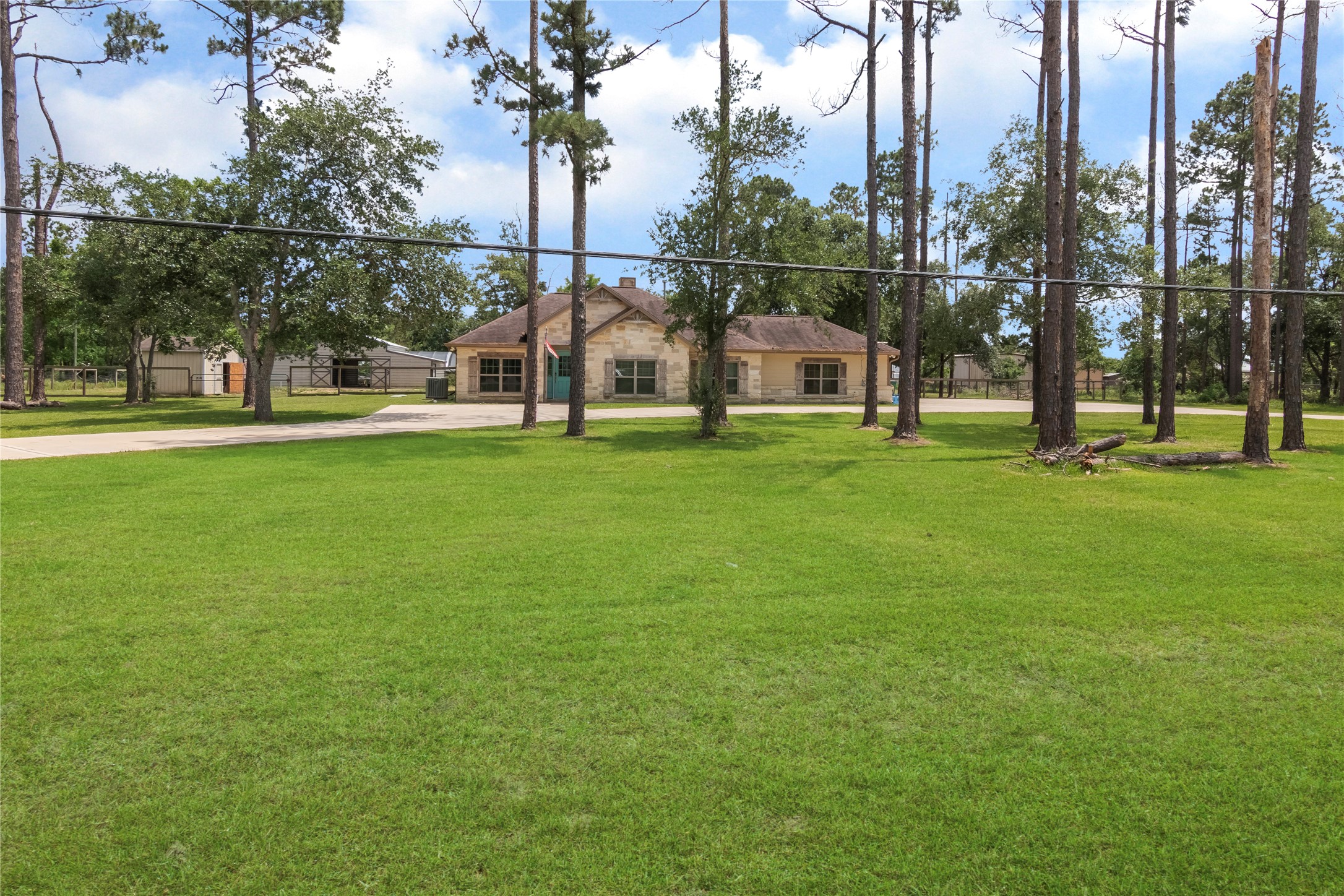 8410 County Road 466 Property Photo 1