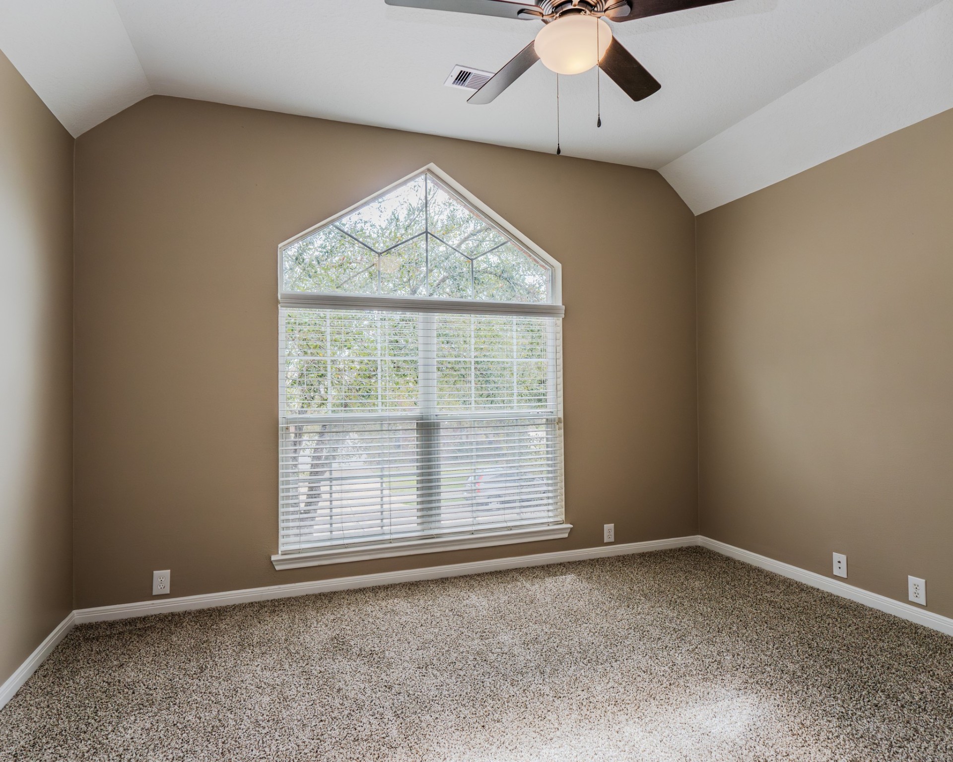 9211 Sunbonnet Drive Property Photo 25