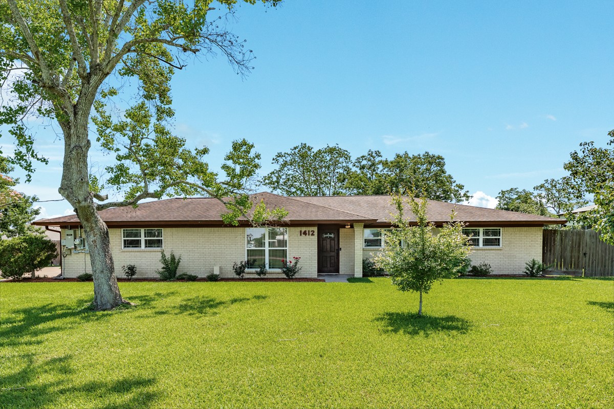 1412 Buchta Road Property Photo 1