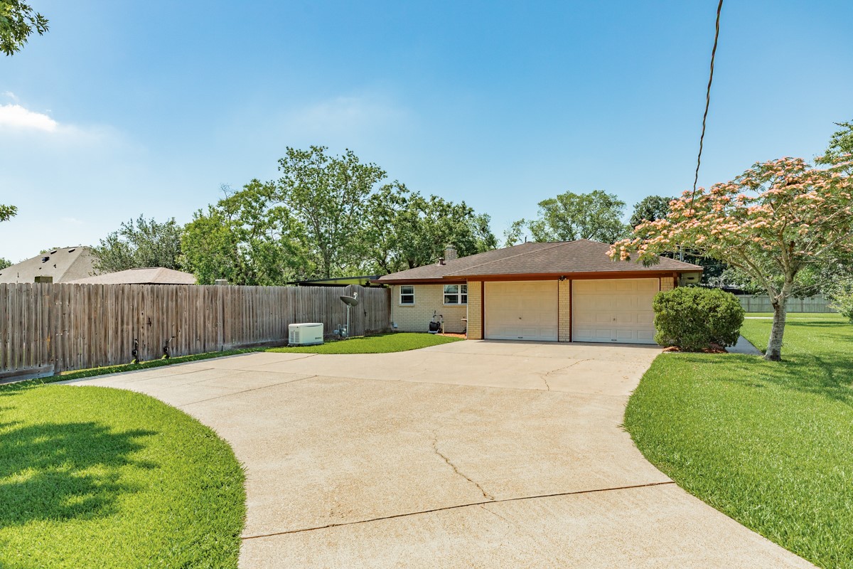 1412 Buchta Road Property Photo 8