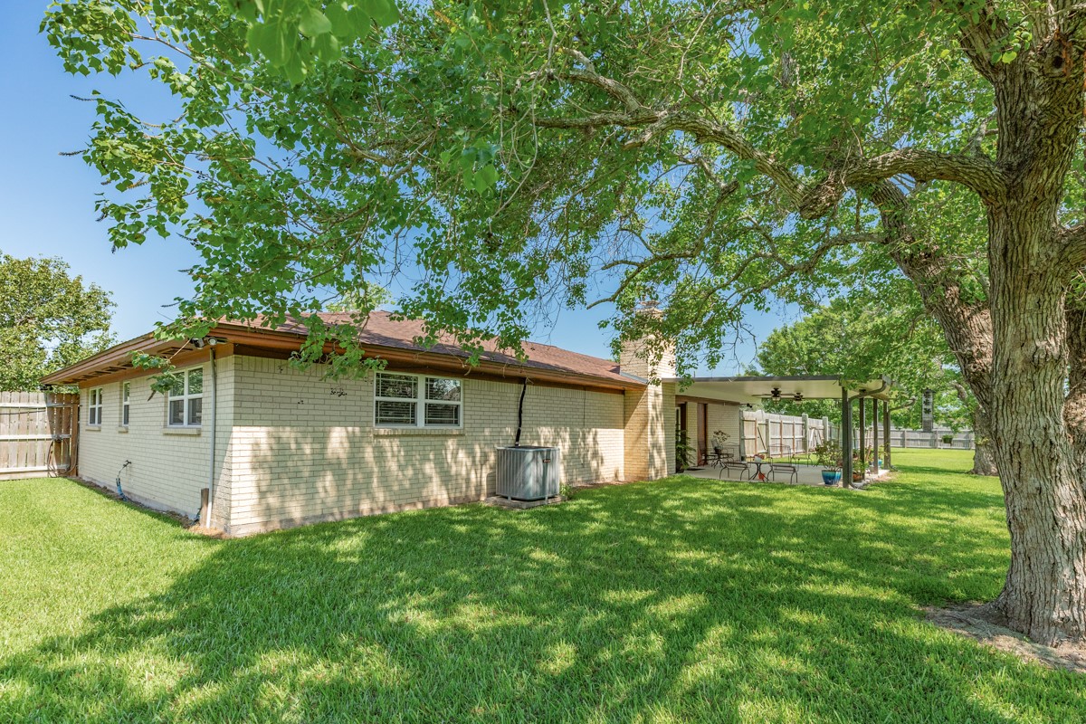 1412 Buchta Road Property Photo 9