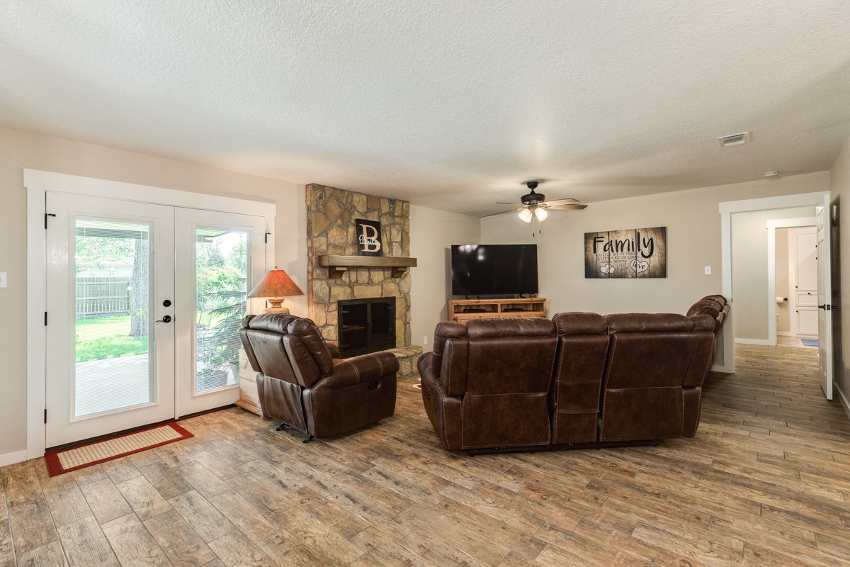 1412 Buchta Road Property Photo 23