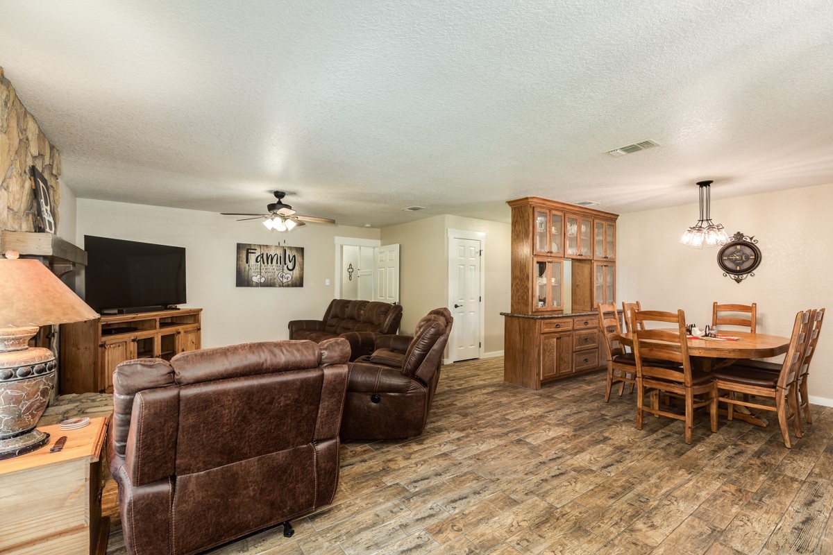 1412 Buchta Road Property Photo 24