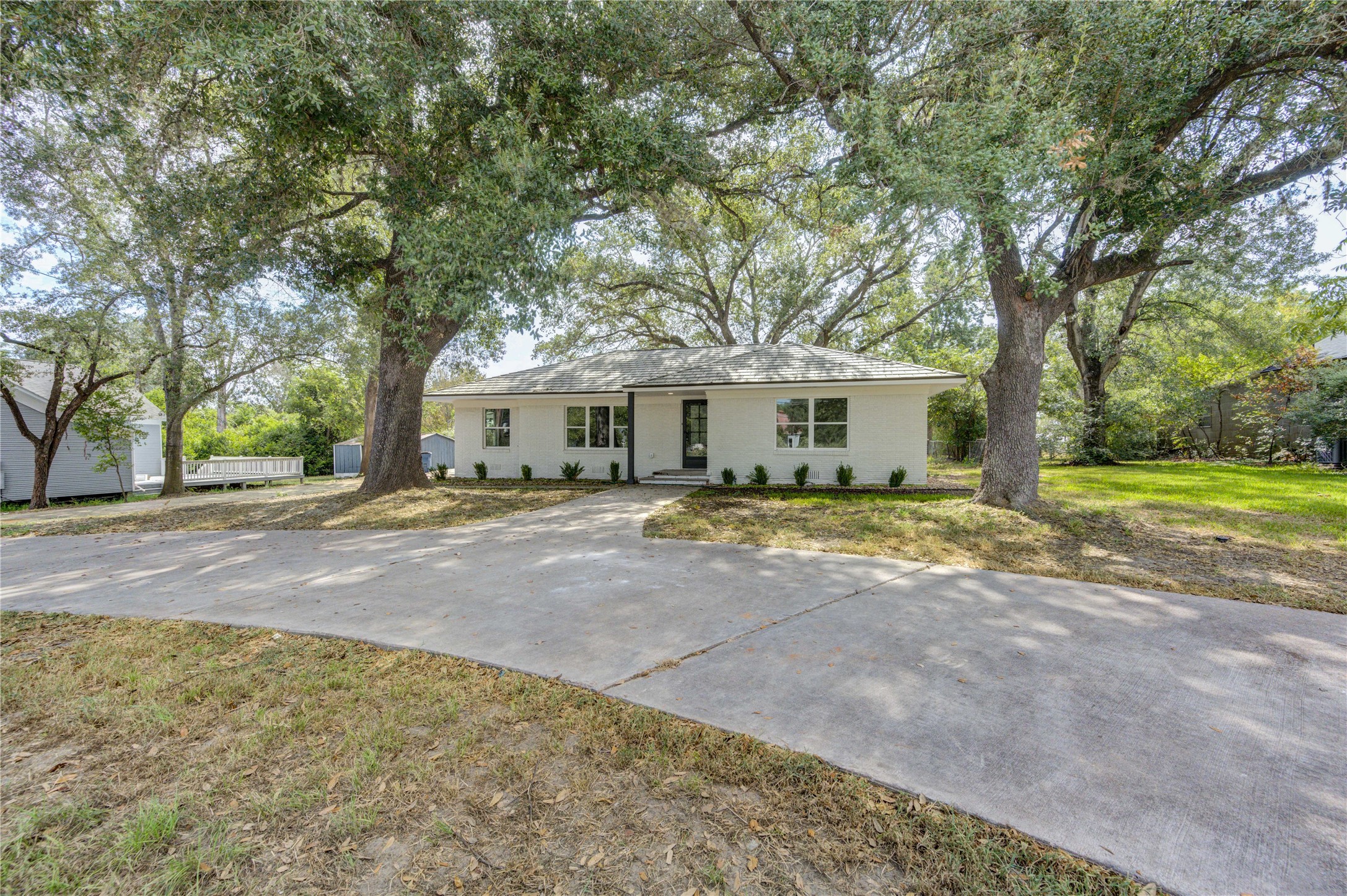 713 S Holland Street Property Photo 2