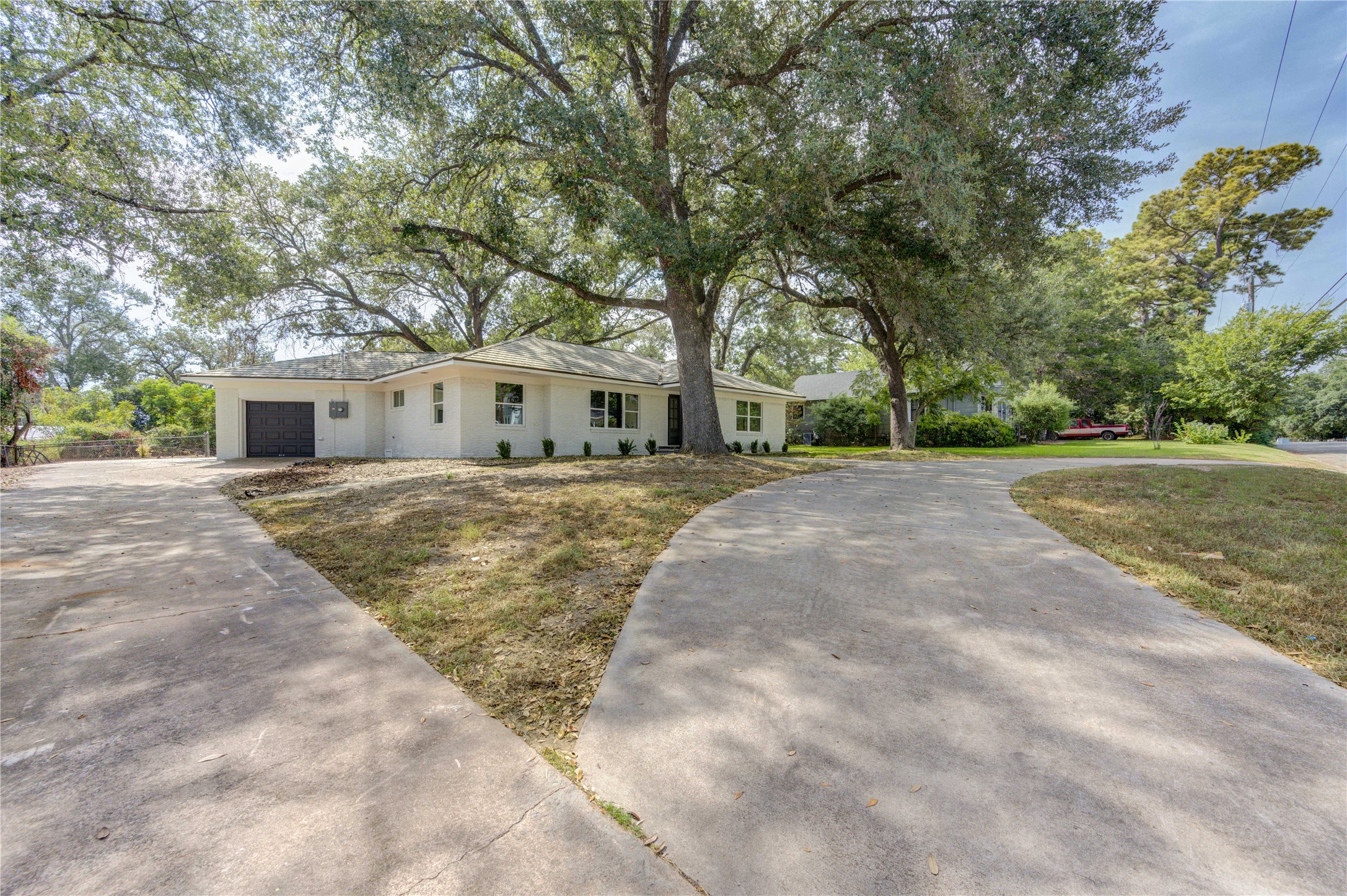 713 S Holland Street Property Photo 3