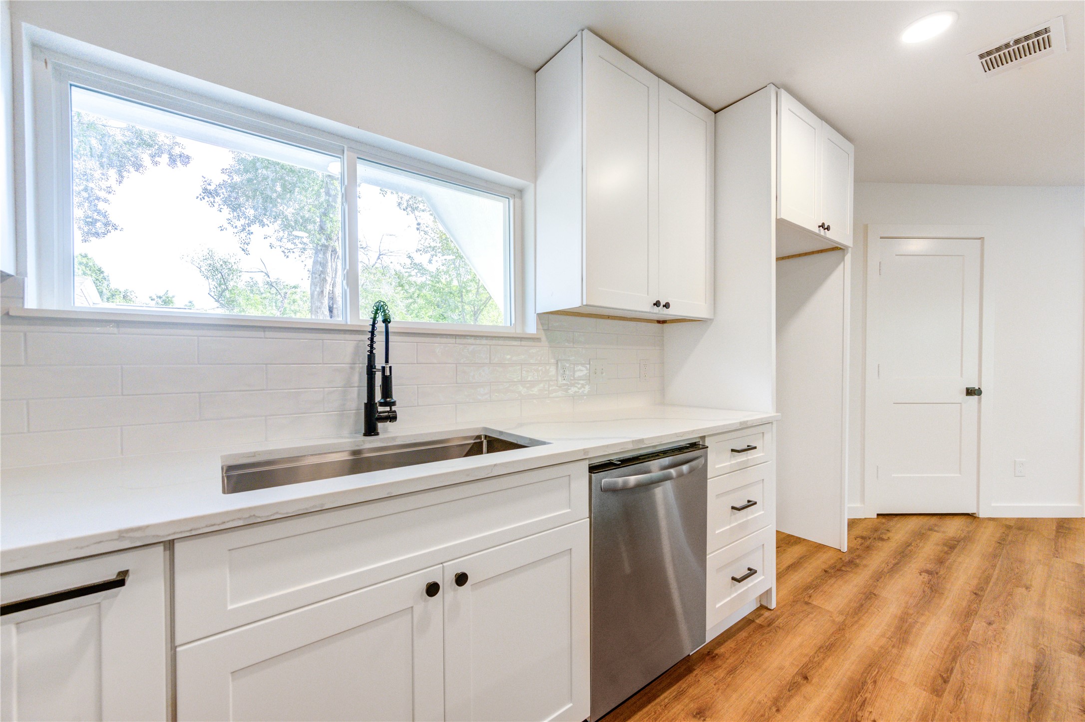 713 S Holland Street Property Photo 10