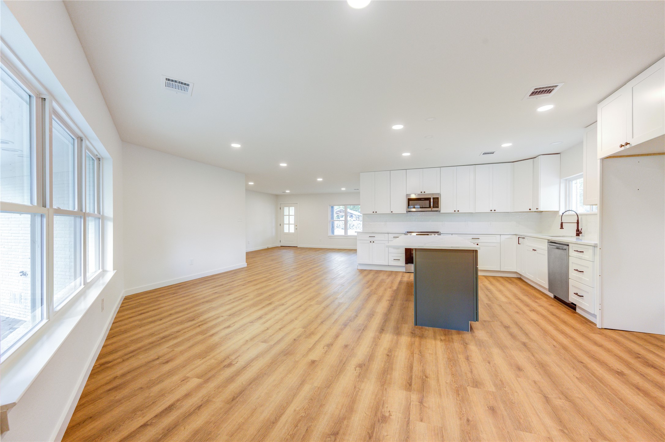 713 S Holland Street Property Photo 11