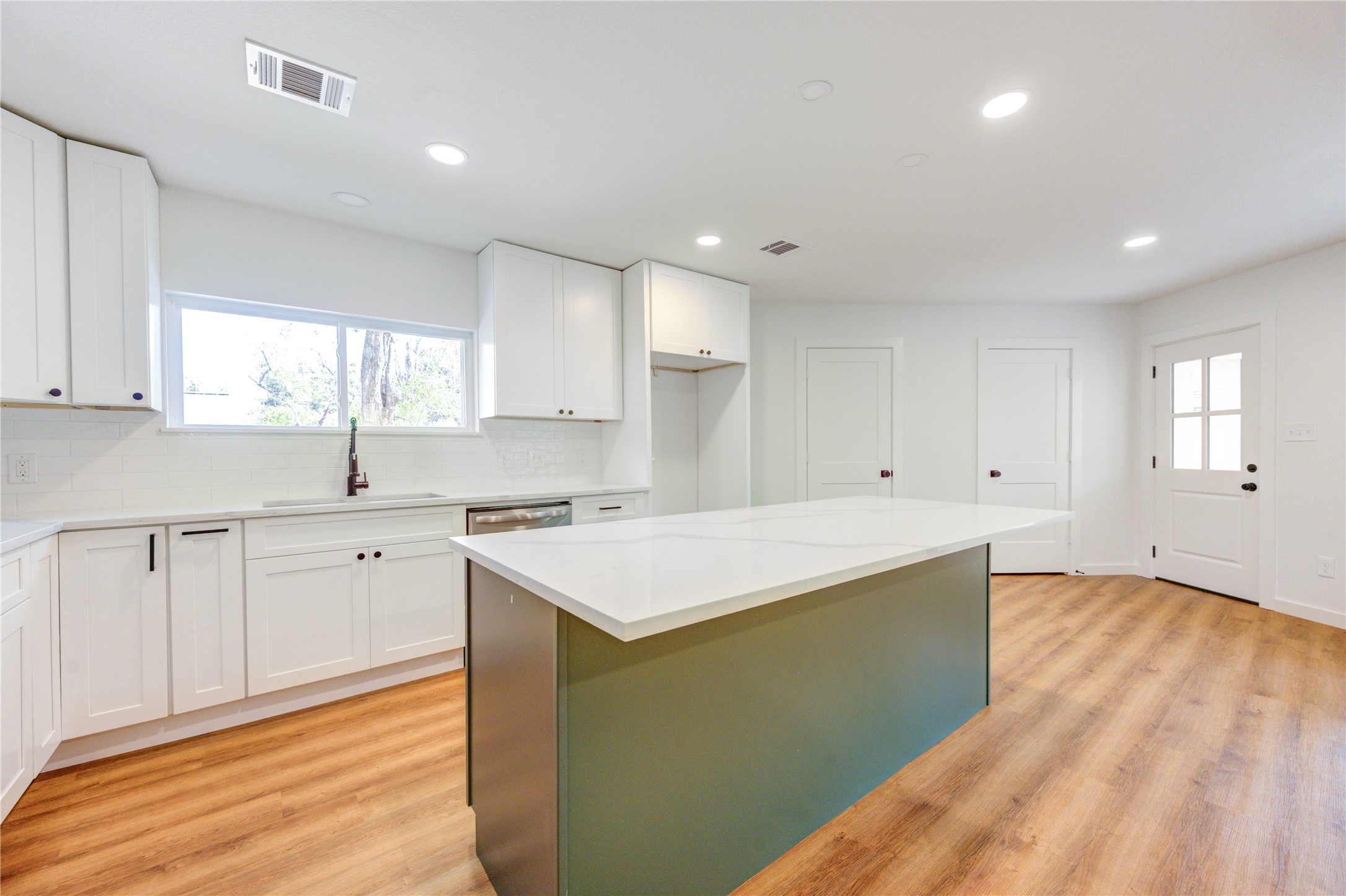 713 S Holland Street Property Photo 12