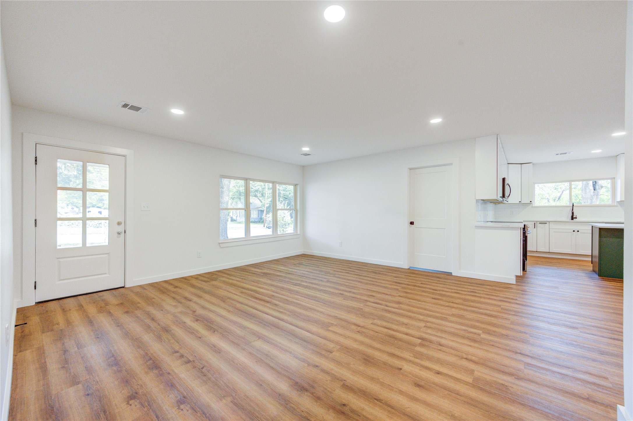 713 S Holland Street Property Photo 13