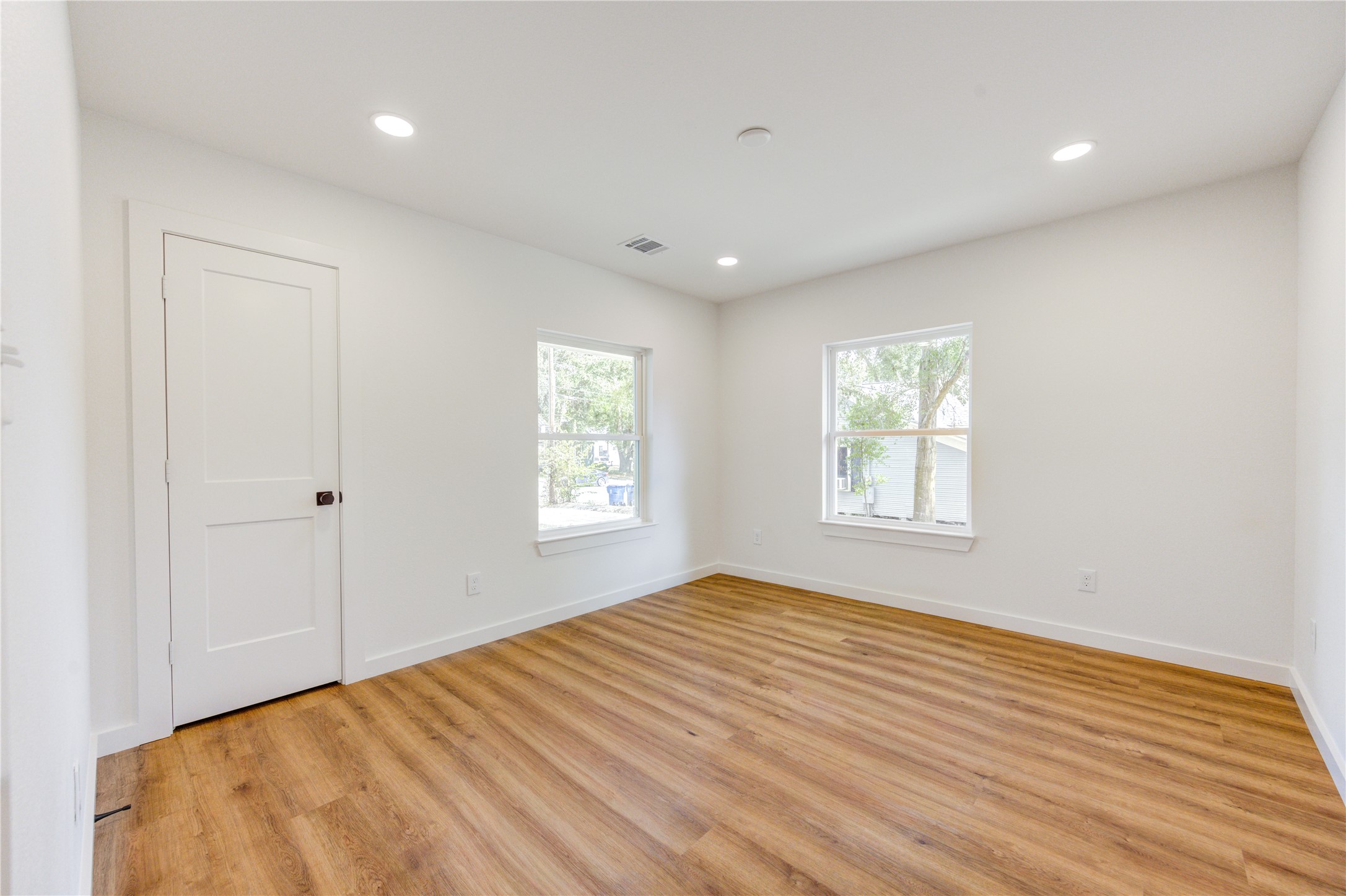 713 S Holland Street Property Photo 25