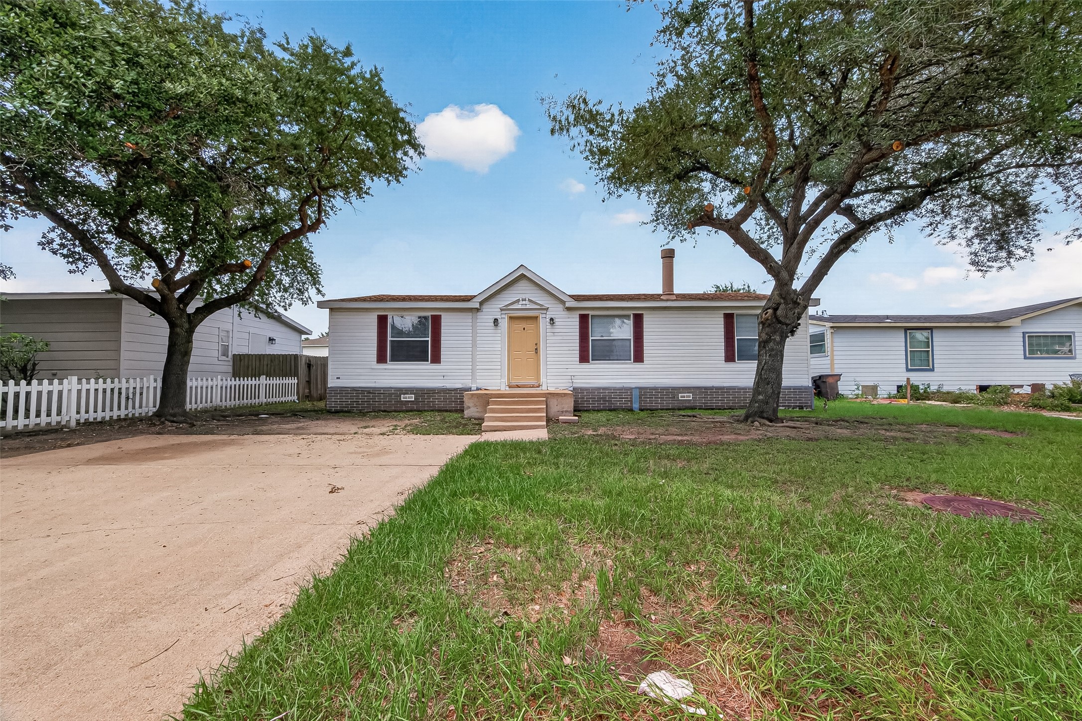 20306 Mountaindale Drive Property Photo 2