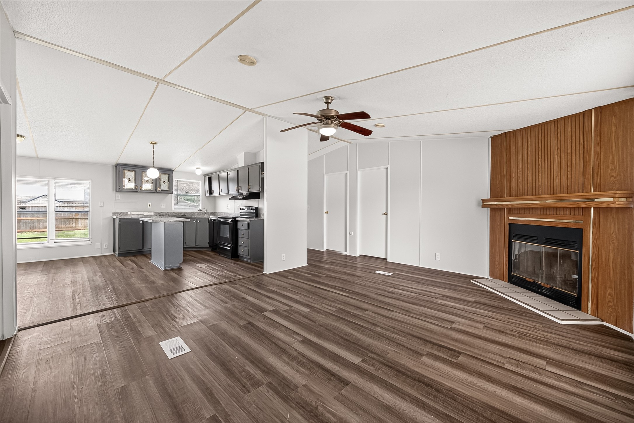 20306 Mountaindale Drive Property Photo 4