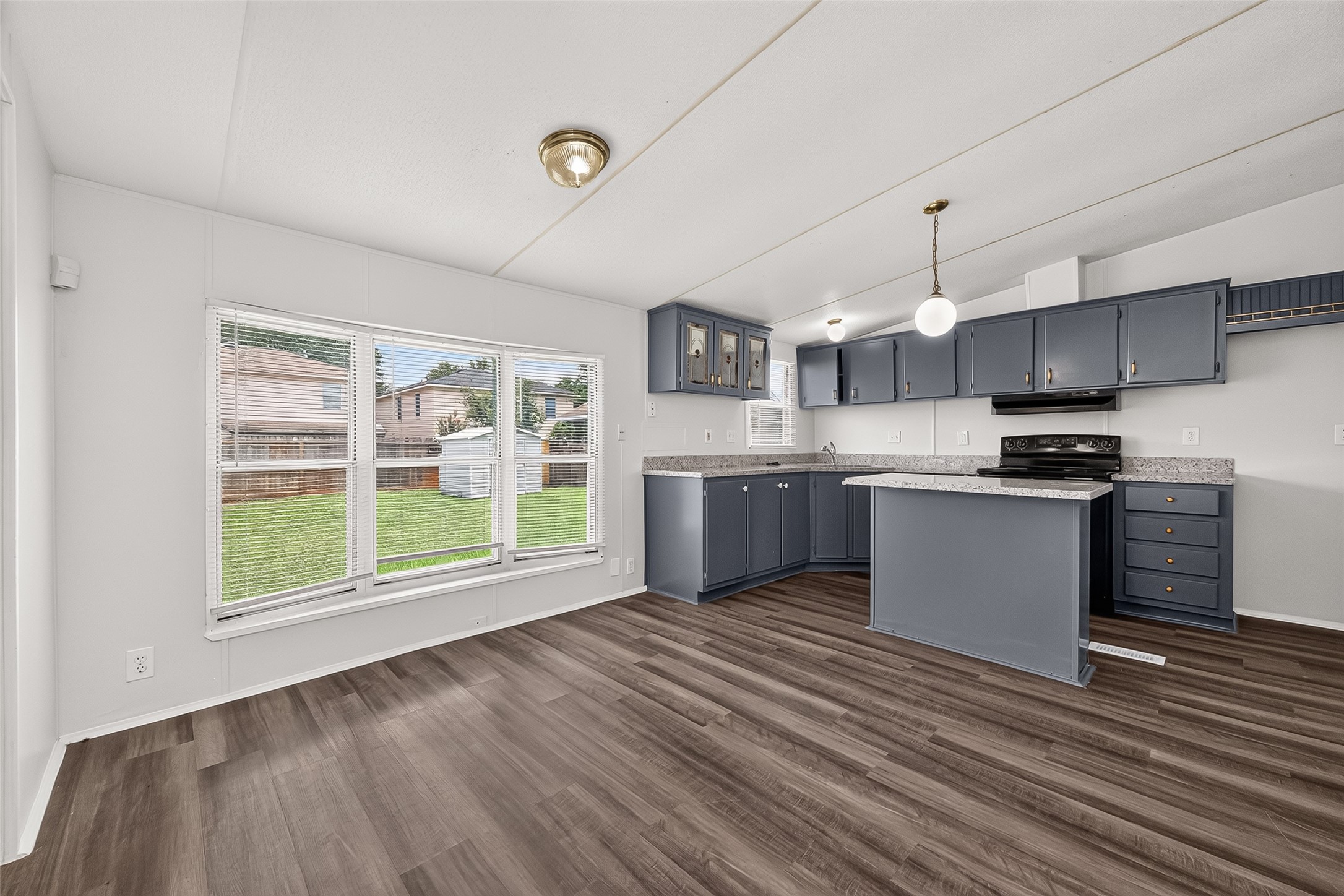 20306 Mountaindale Drive Property Photo 6