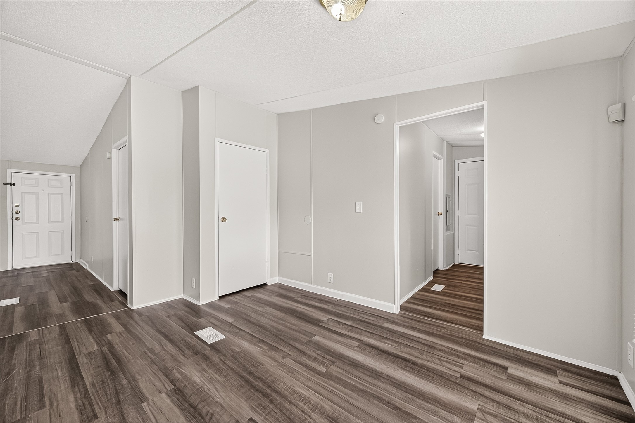 20306 Mountaindale Drive Property Photo 7