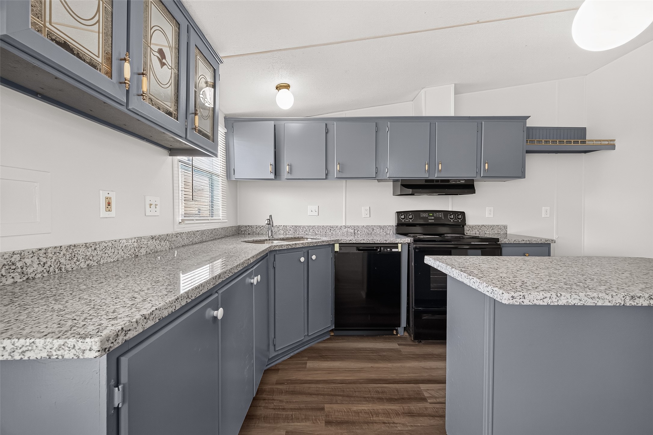 20306 Mountaindale Drive Property Photo 10