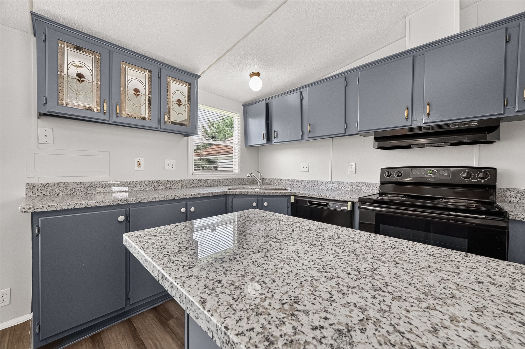 20306 Mountaindale Drive Property Photo 11